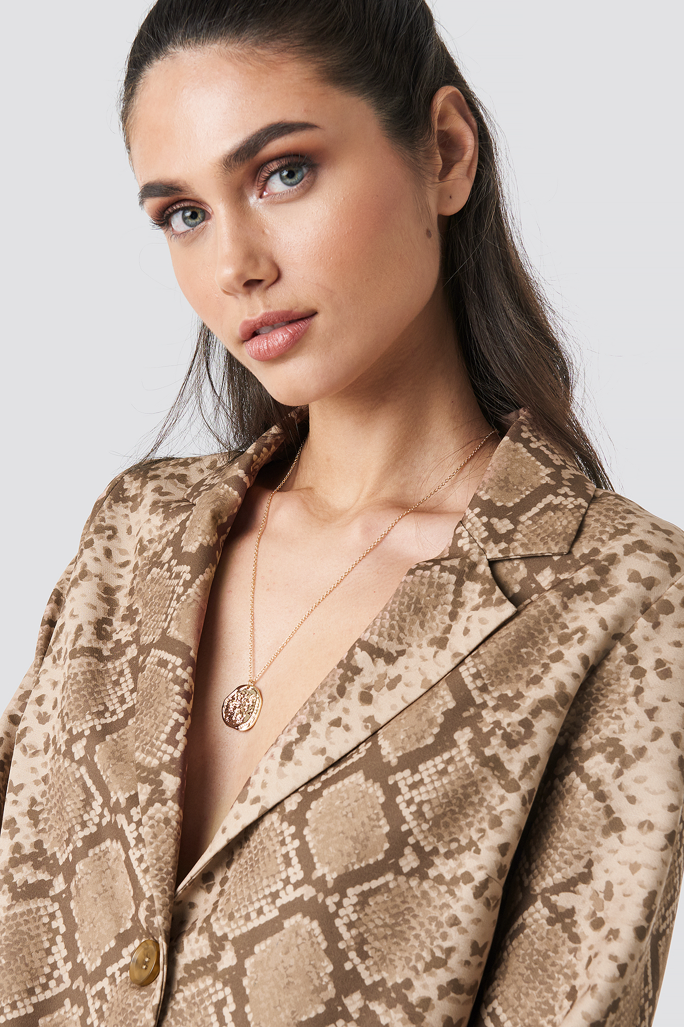 Round Medallion Necklace Gold