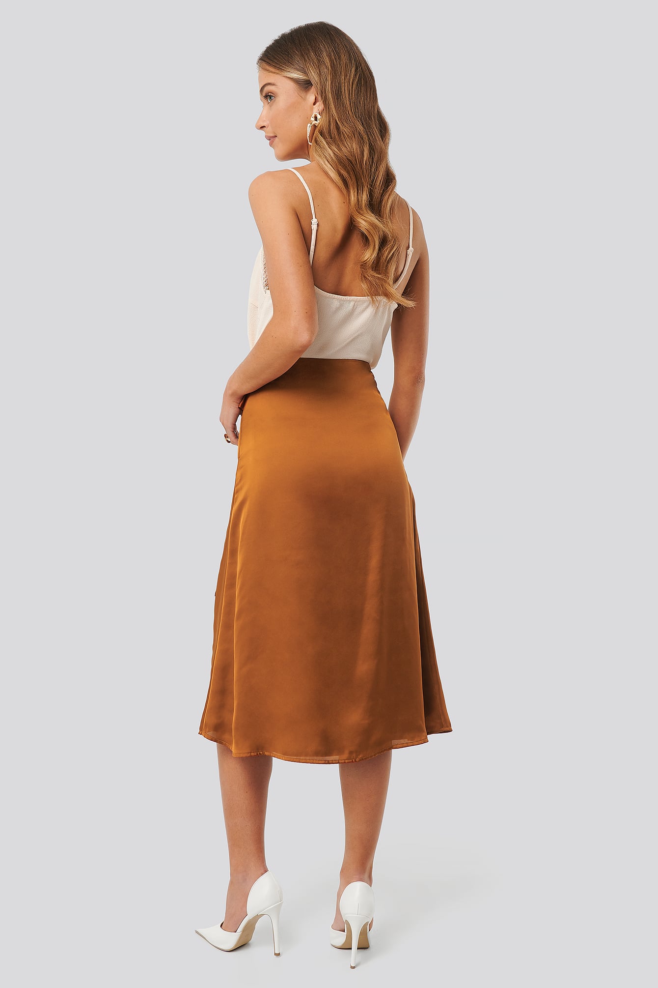 ANNA SKURA X NA-KD TIE WAIST SATIN SKIRT - ORANGE