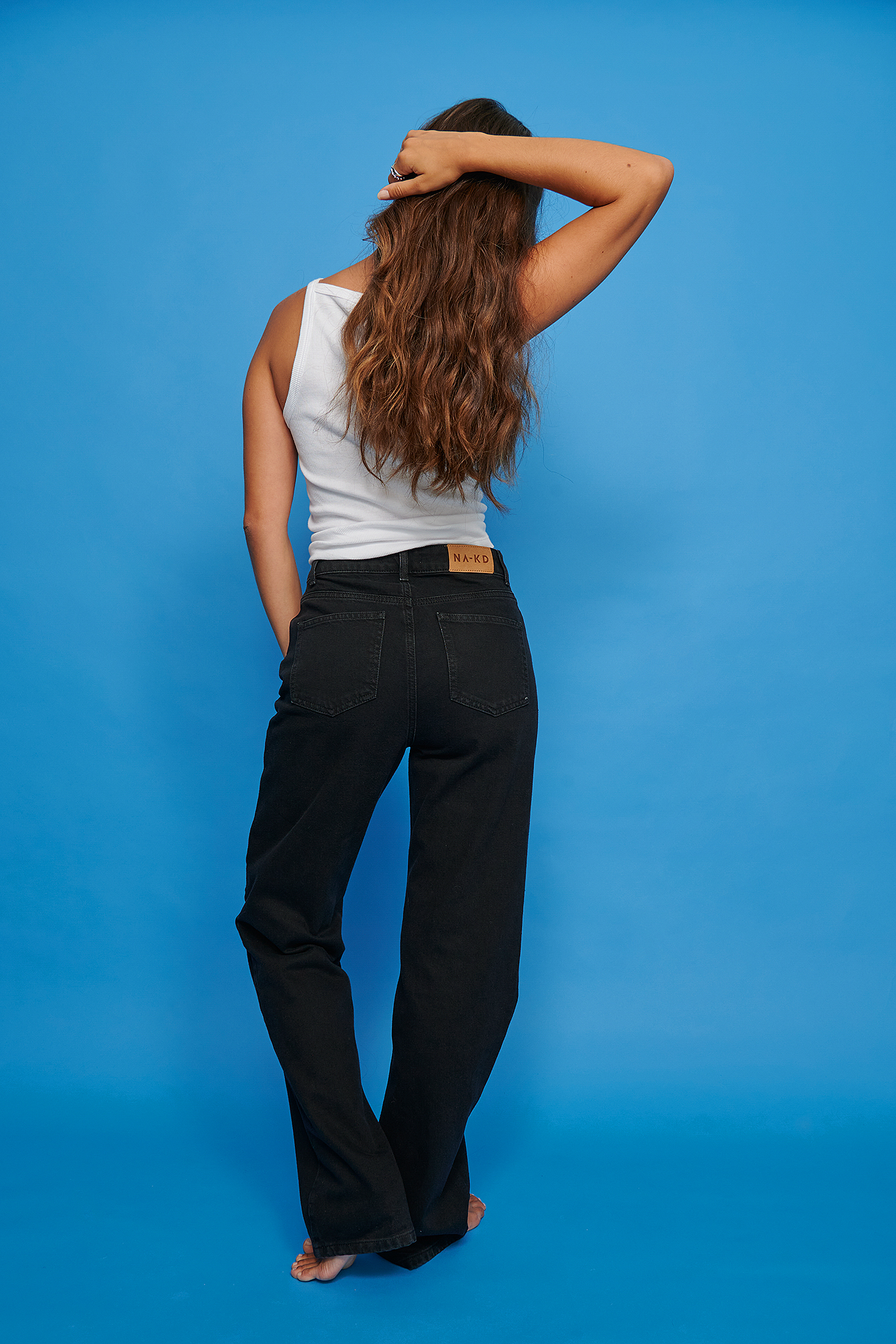 Jeans a gamba ampia con chiusura asimmetrica biologici Nero | na-kd.com