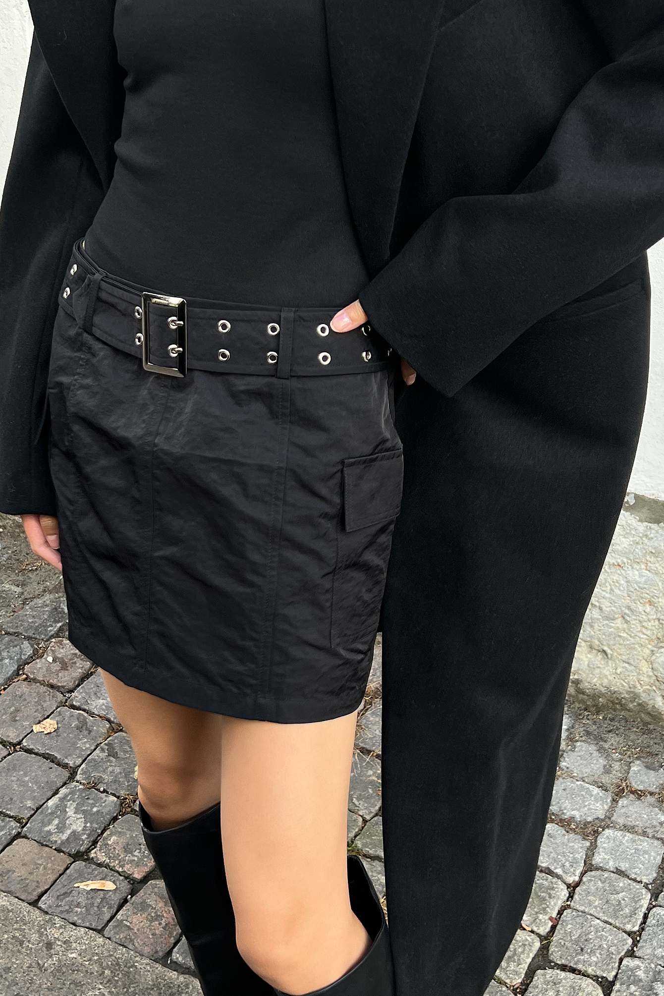 NA-KD Trend Minirock mit Gürtel in Schwarz Damen Bekleidung Dessous Trägershirts 
