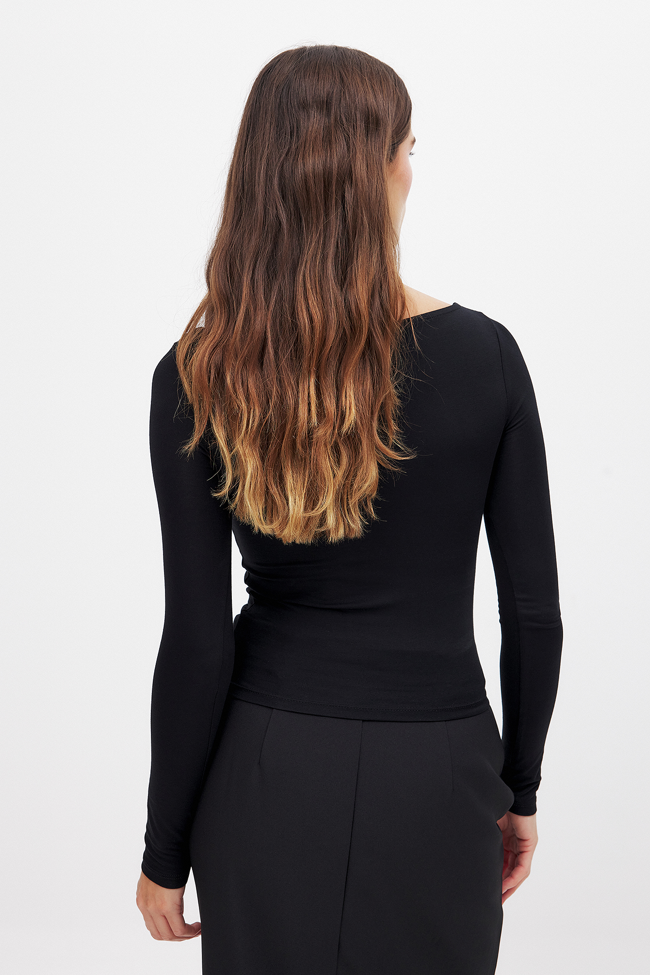 Deep Back Long Sleeve Rib Top Black | NA-KD