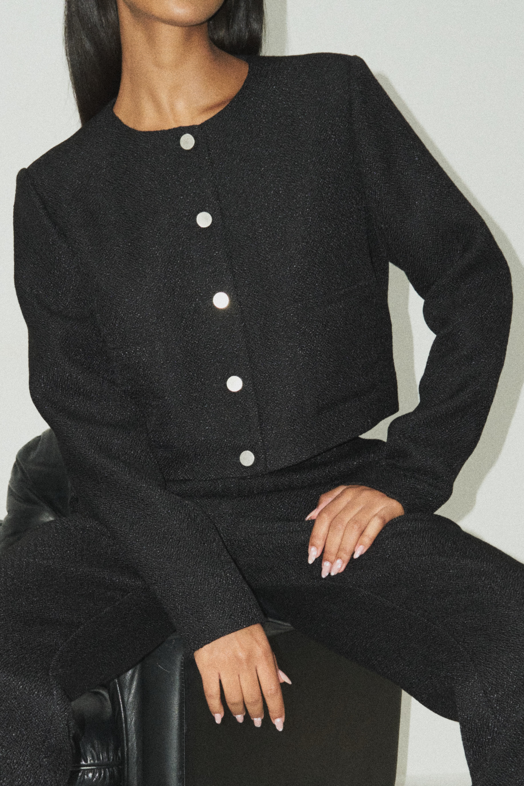 Lovisa Barkman x NA-KD Kort jakke med struktur - Black