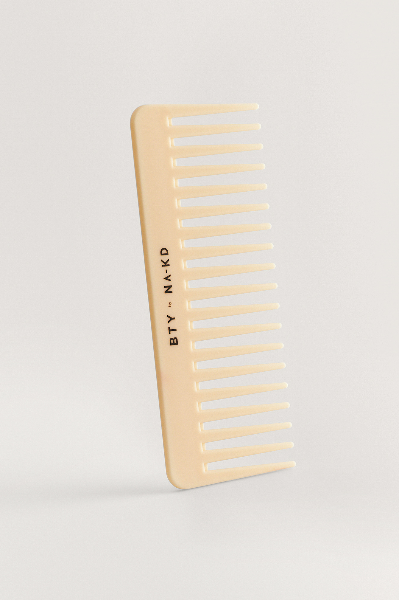 BTY by NA-KD Big Comb - Yellow