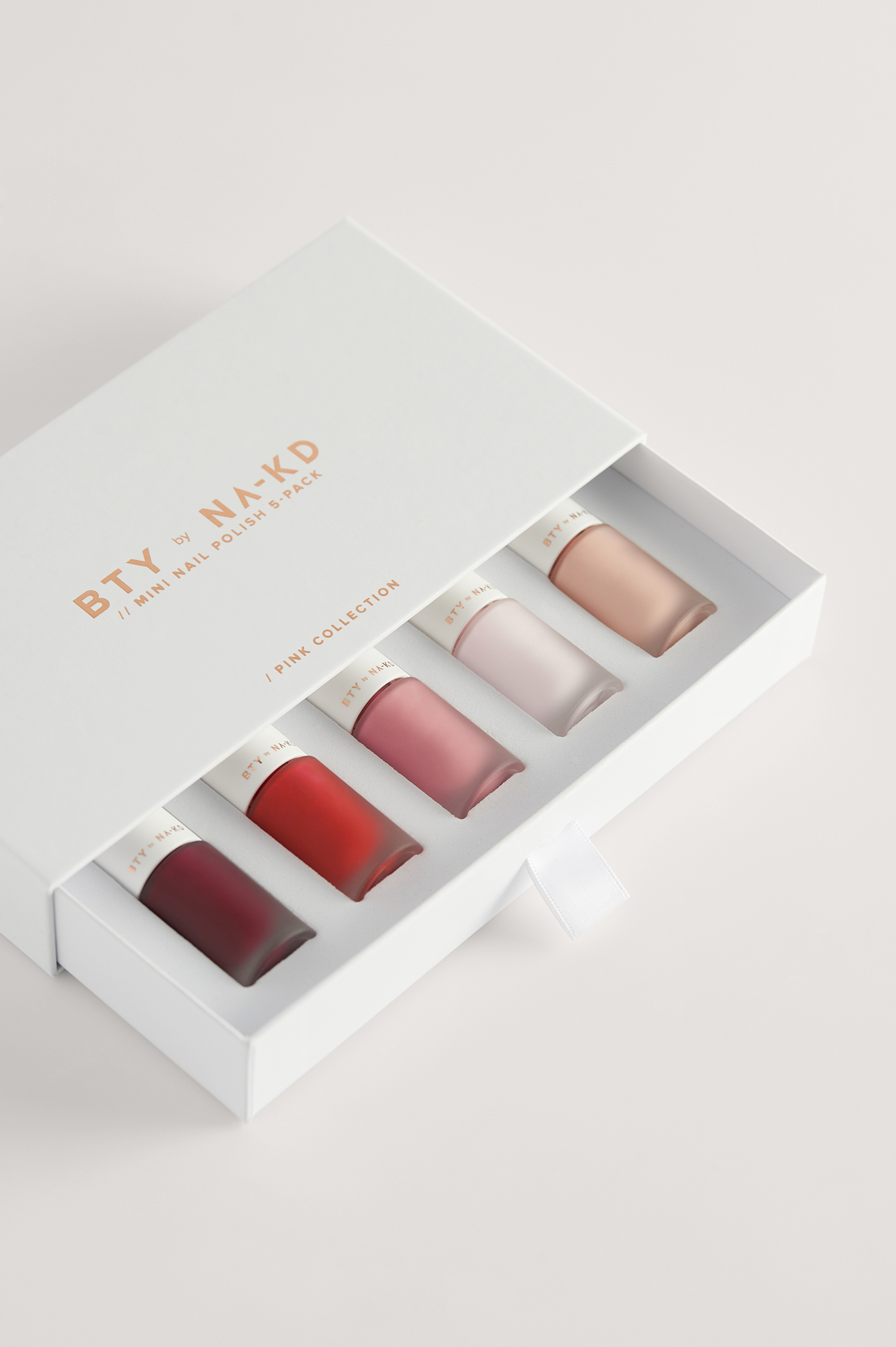 NA-KD BTY by Mini Nail Polish 5-pack in Rot Damen Accessoires Handyhüllen 