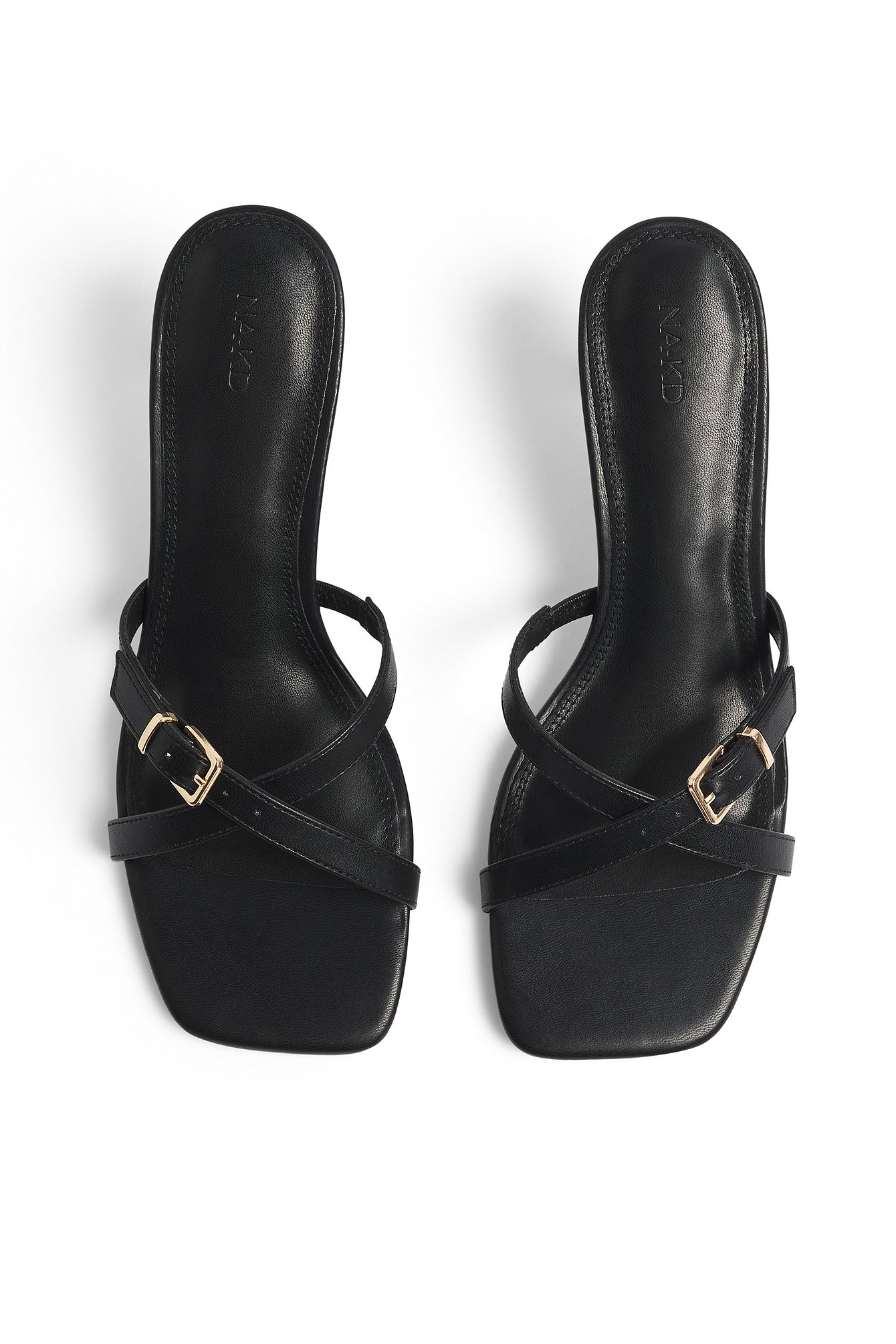 High Heels mit Schnallendetail Schwarz NA-KD