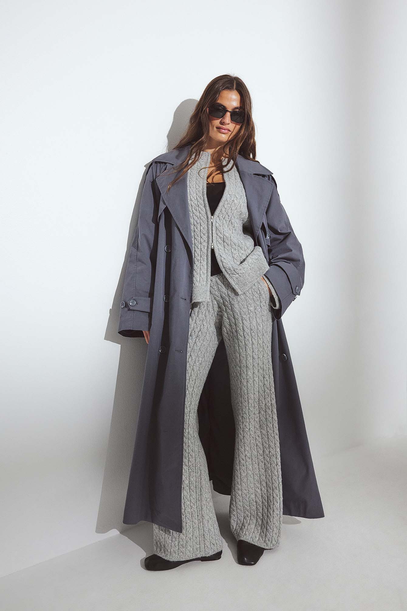 Cable knit trousers light grey — byxor med fickor från NA-KD