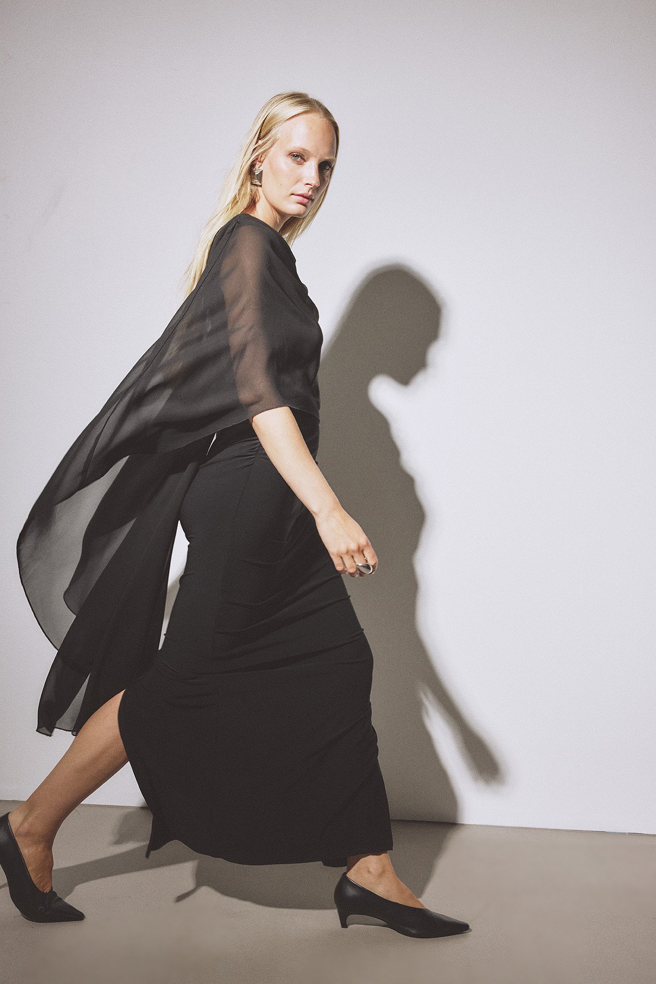 NA-KD Chiffon Cape Dress - Christmas Dresses - Black - S (EU 34-36) - NA-KD / NAKD