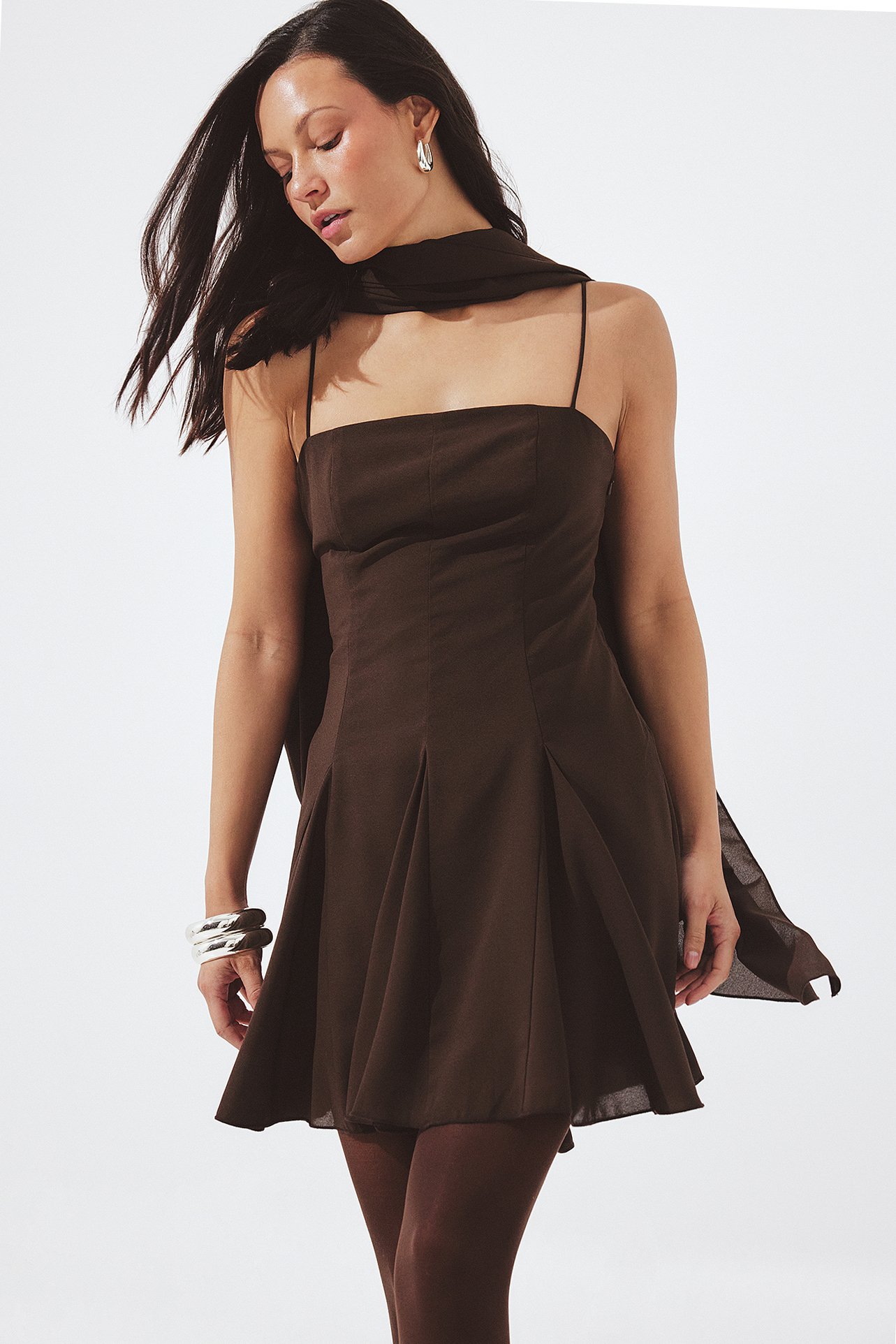 NA-KD Mini-jurk van chiffon met sjaal - Kerstjurken - Bruin - EU 32 - NA-KD / NAKD