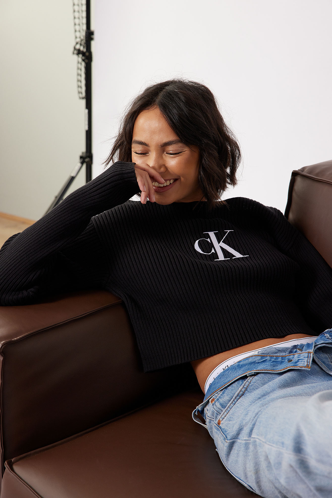 Calvin Klein for NA-KD Ikonisk 90s ribbstickad tröja - Black