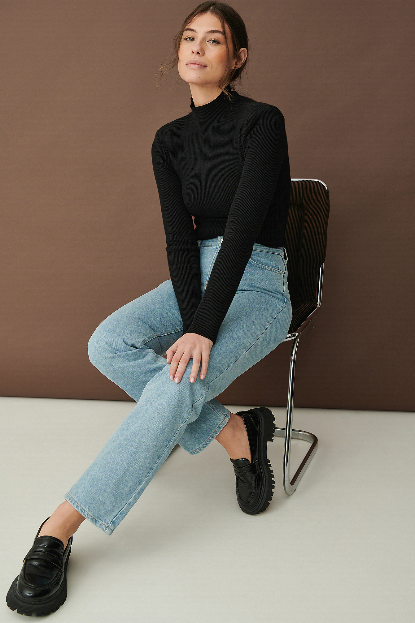 Maglione A Coste Con Spalline Imbottite Nero | na-kd.com
