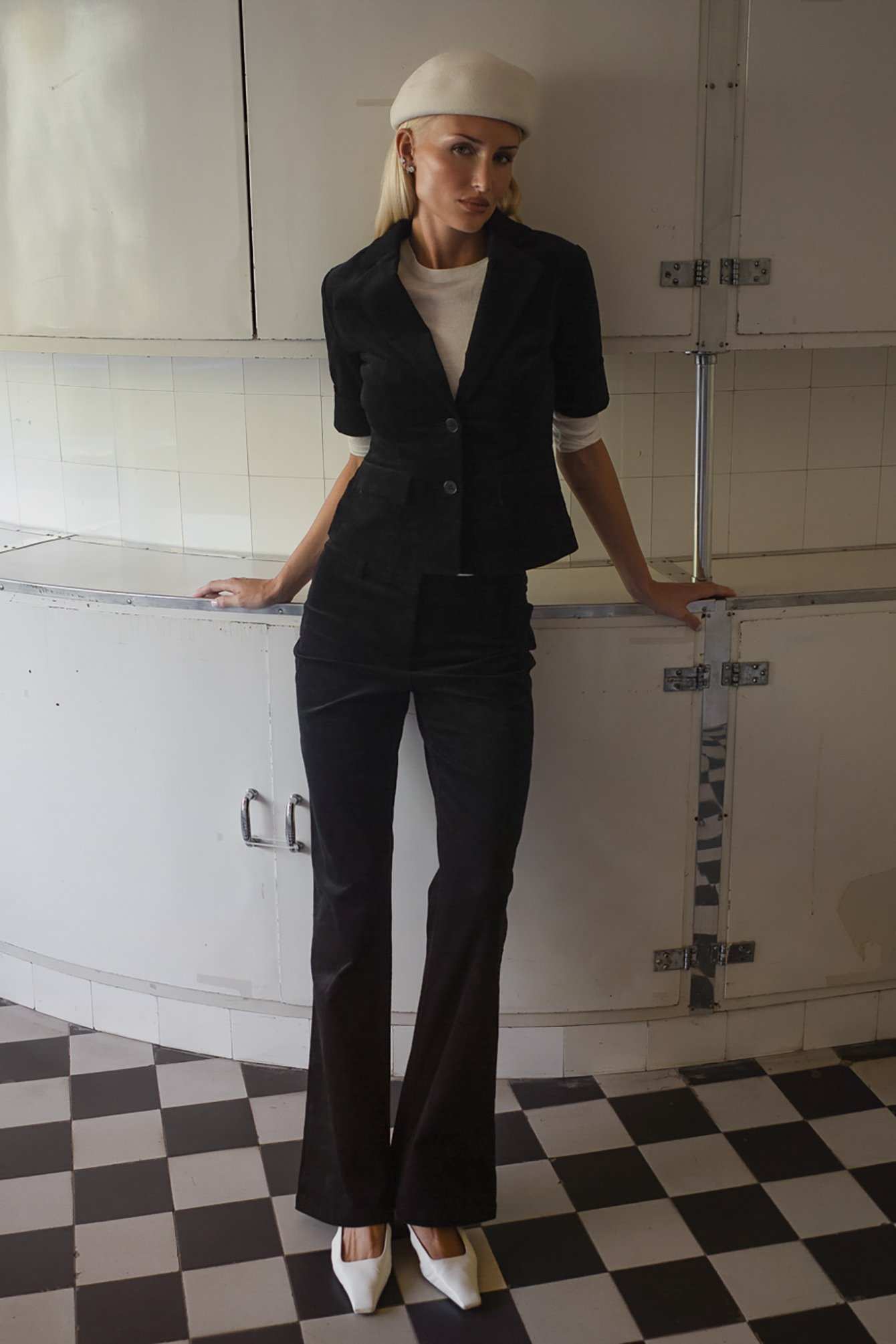 Lovisa Worge x NA-KD Byxor i manchester med mellanhög midja - Raka byxor - Svart - EU 34 - NA-KD / NAKD