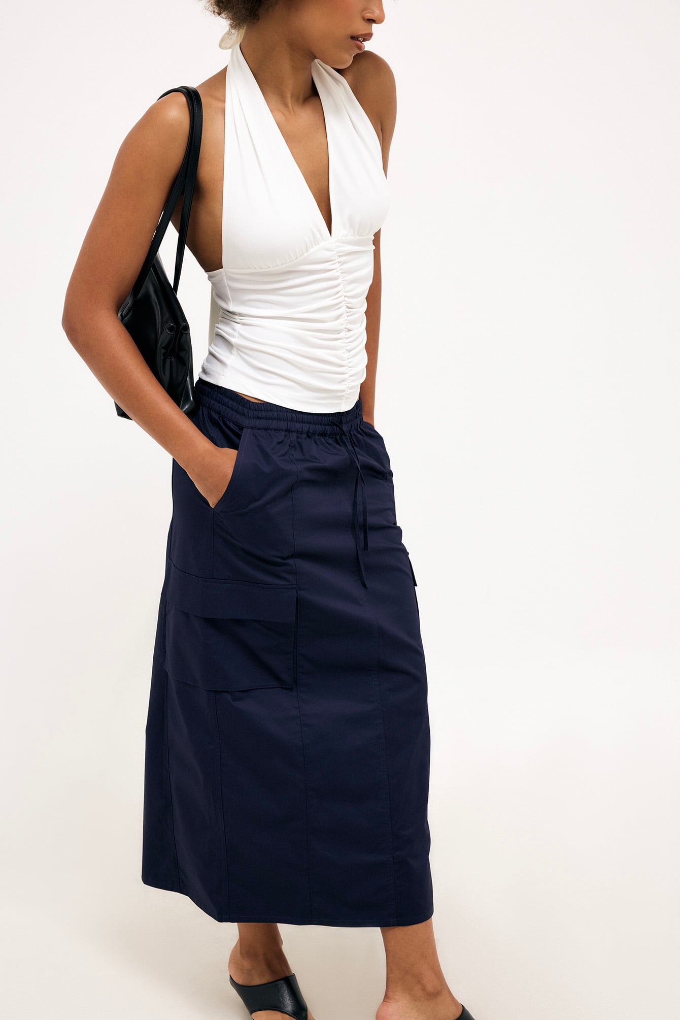 Cotton cargo midi skirt navy — kjol med fickor från NA-KD