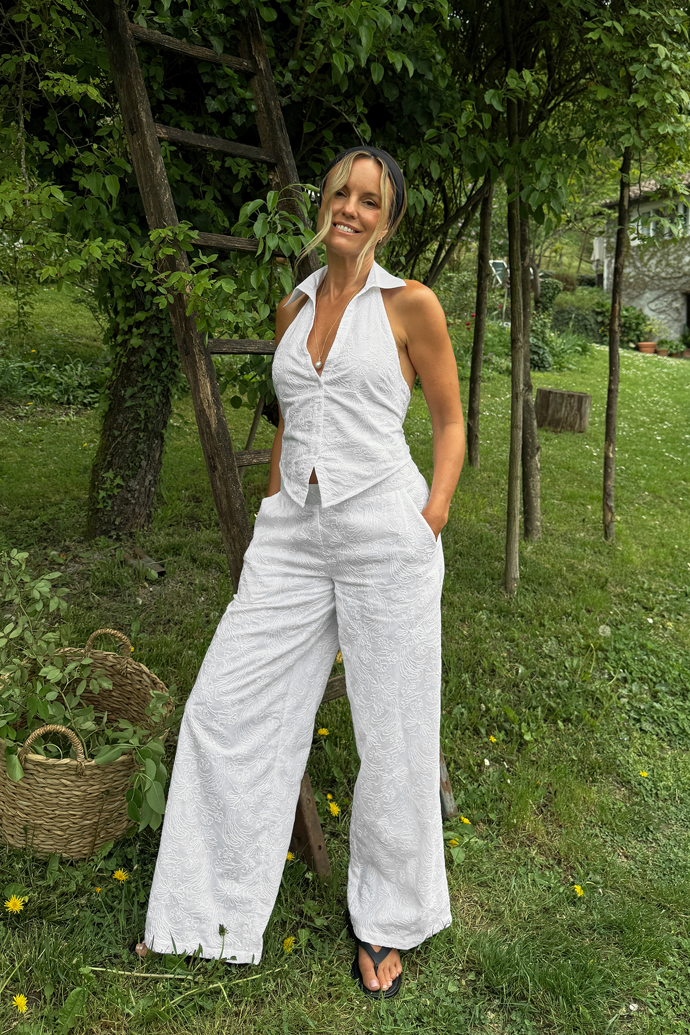 Cotton embroidery trousers white — byxor med fickor från NA-KD