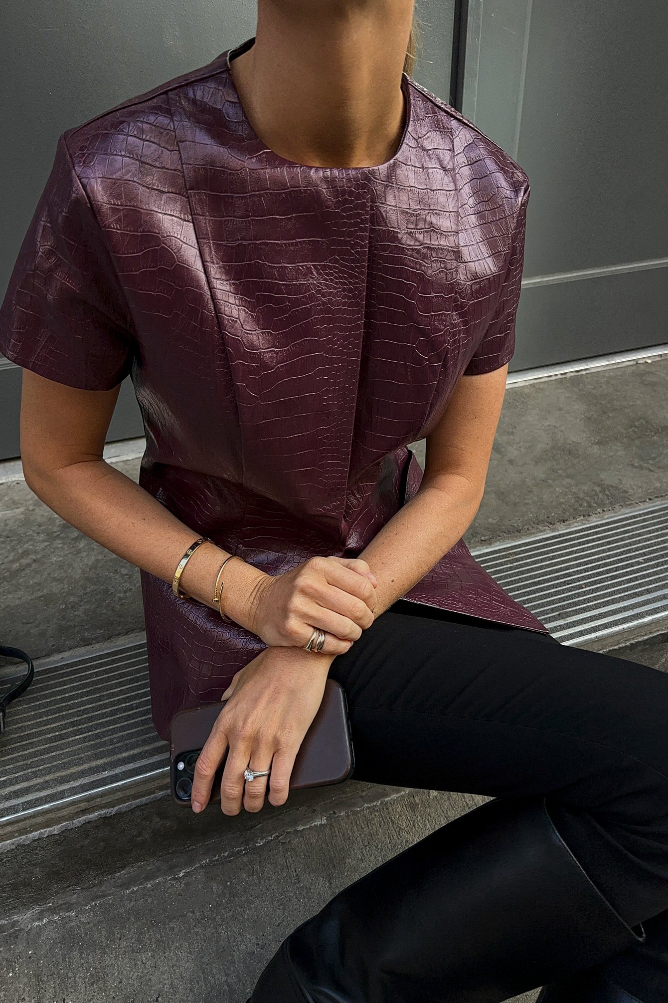 Claire Rose x NA-KD Kortärmad topp med krokodilstruktur - Toppar - Burgundy - EU 32 - NA-KD / NAKD