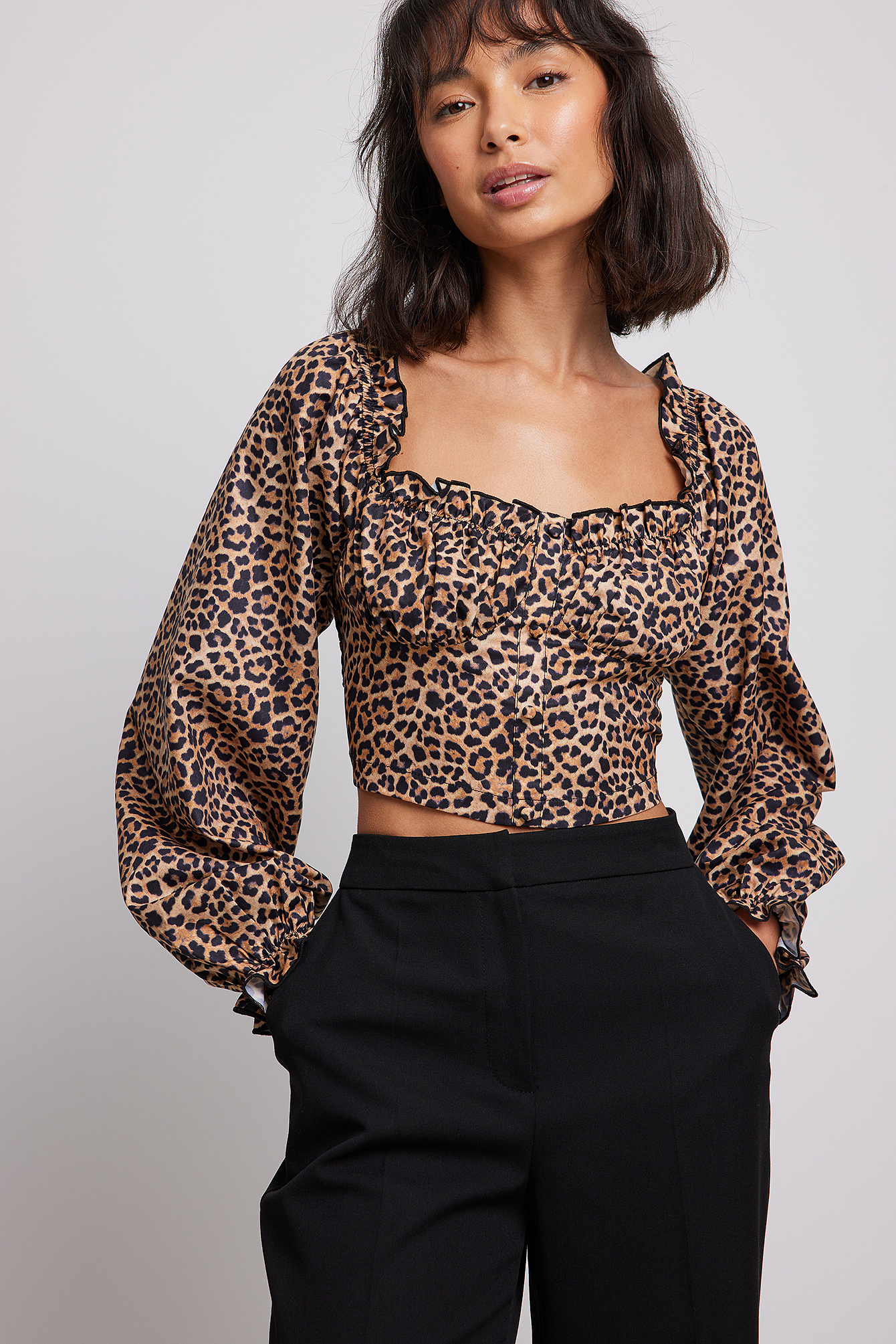 NA-KD Cropped Print Long Sleeve Blouse - Leopard