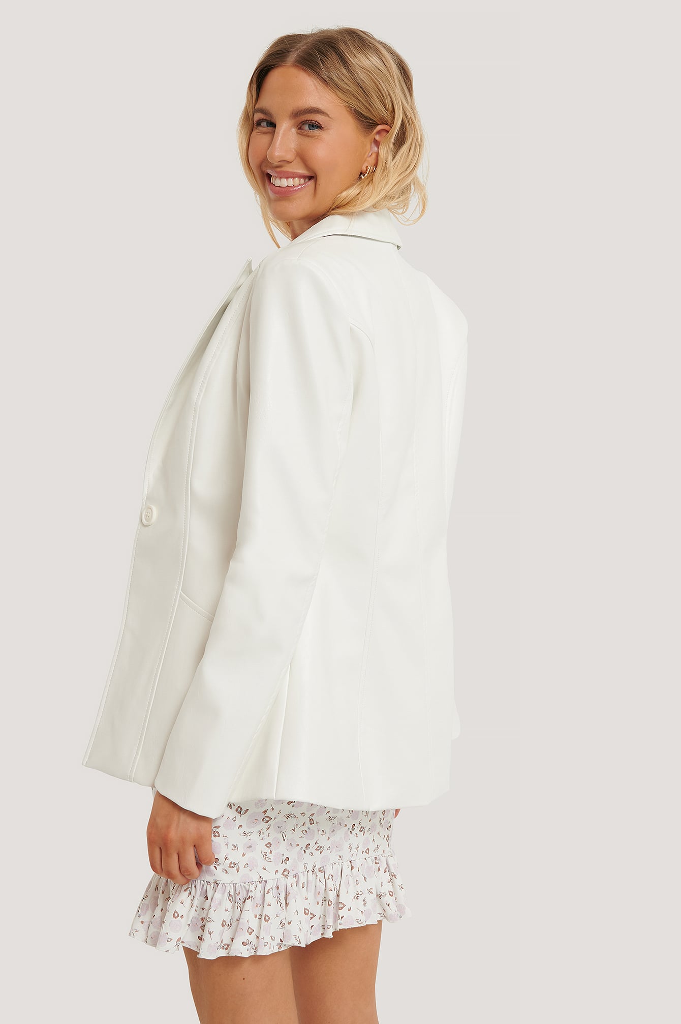 DANAË X NA-KD PU DETAIL BLAZER - WHITE