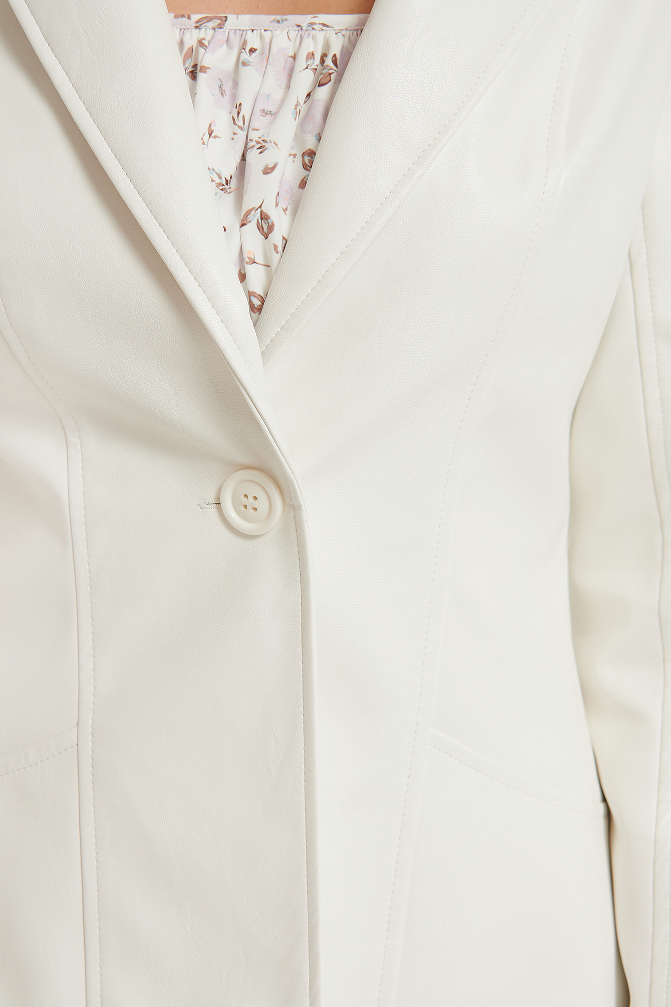 DANAË X NA-KD PU DETAIL BLAZER - WHITE