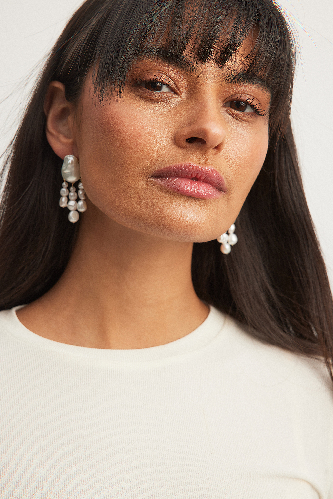 dangle-pearl-earrings-white-na-kd