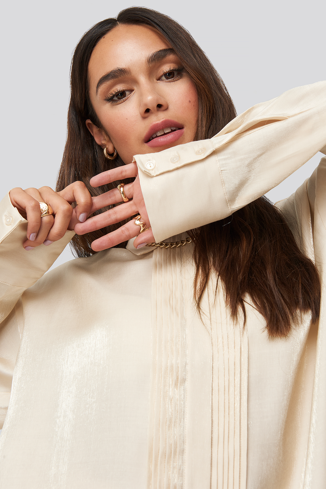 Shiny Jabot Shirt Cream