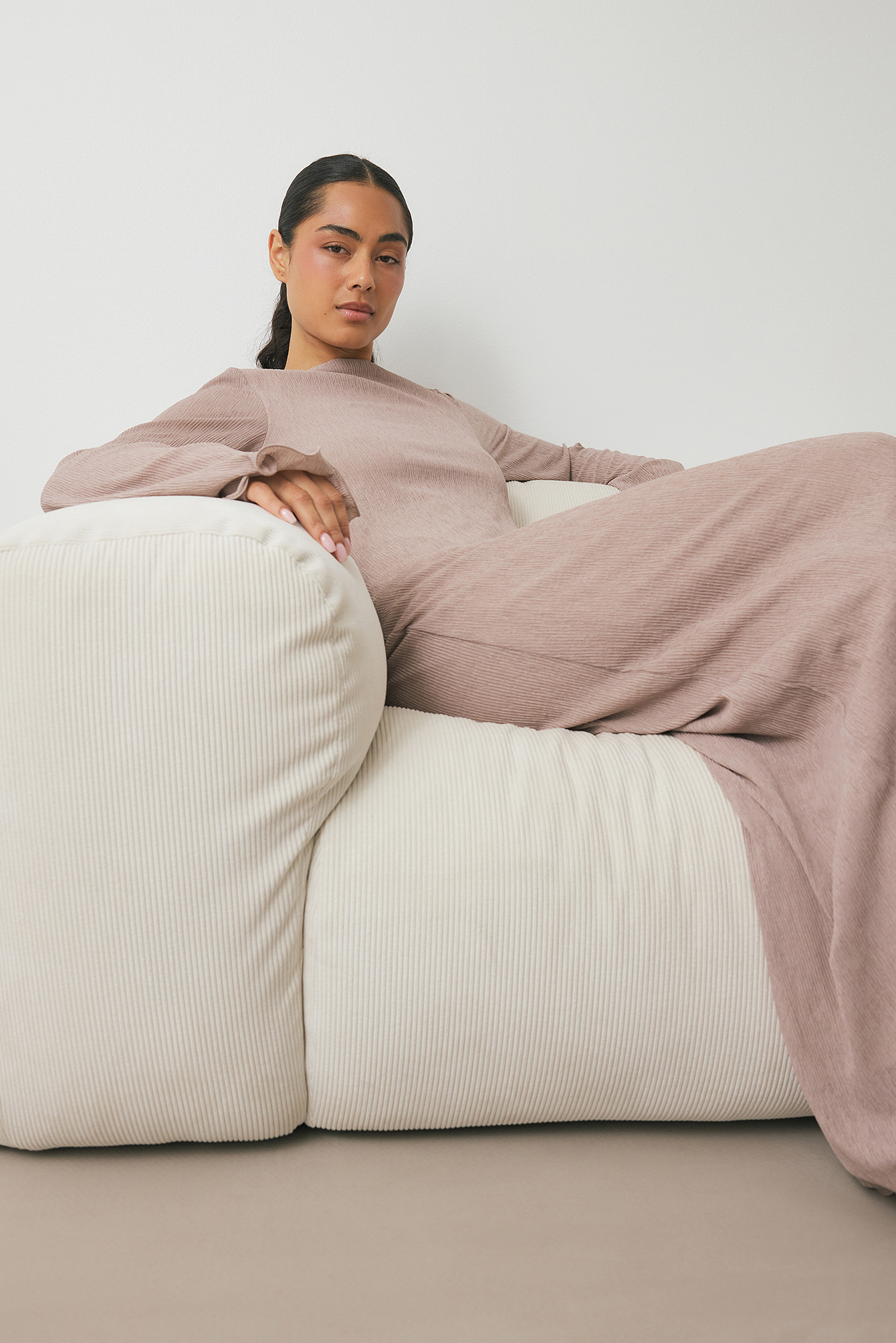 Deep Back Pleated Dress - Long Sleeve Maxi Dresses - Brown - XS - NA-KD / NAKD
