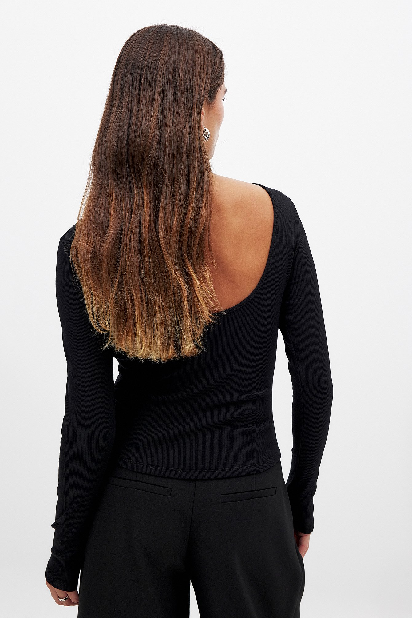 Deep Back Long Sleeve Rib Top Black | NA-KD