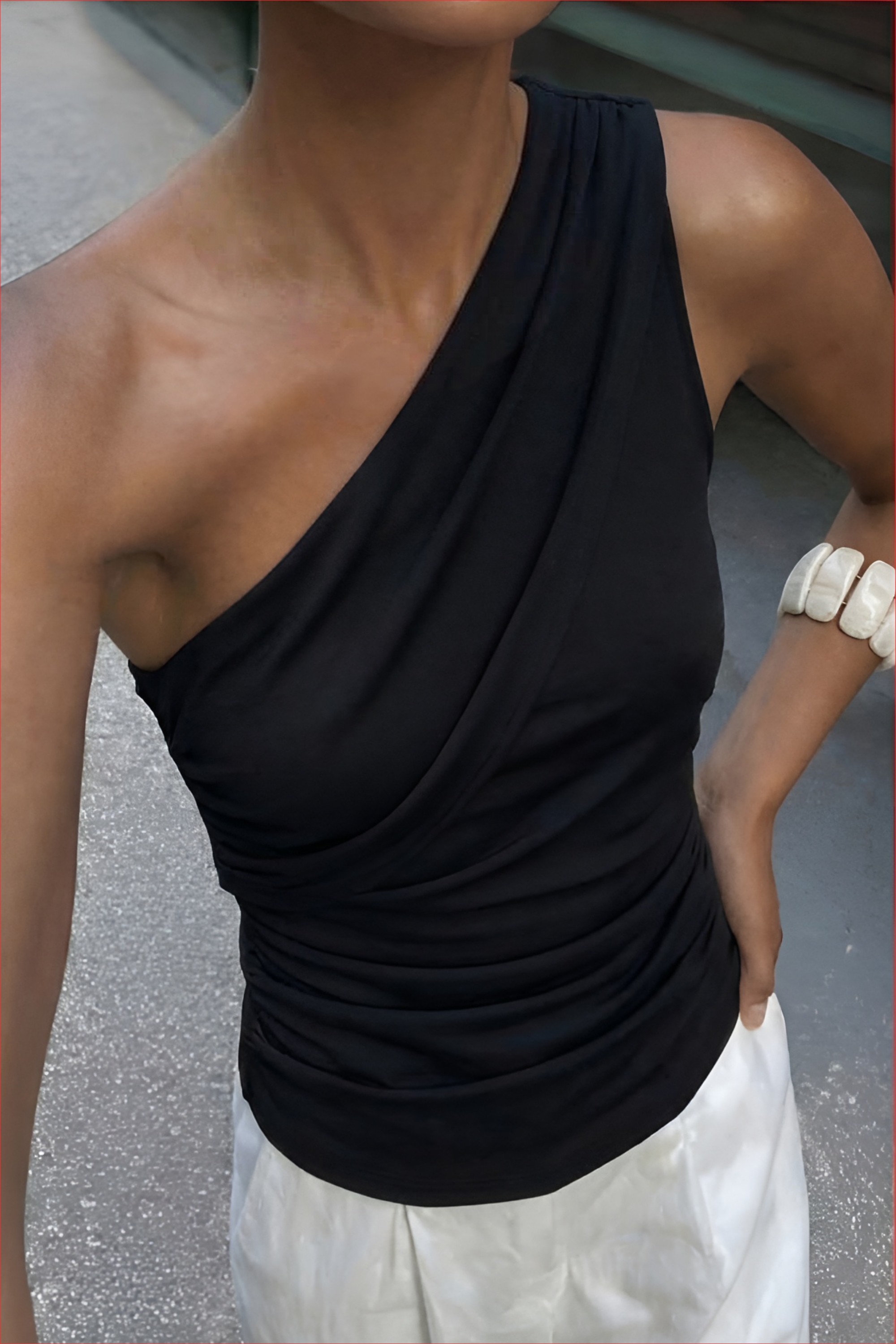 Top con detalle drapeado - One Shoulder Tops - Black - M - NA-KD / NAKD