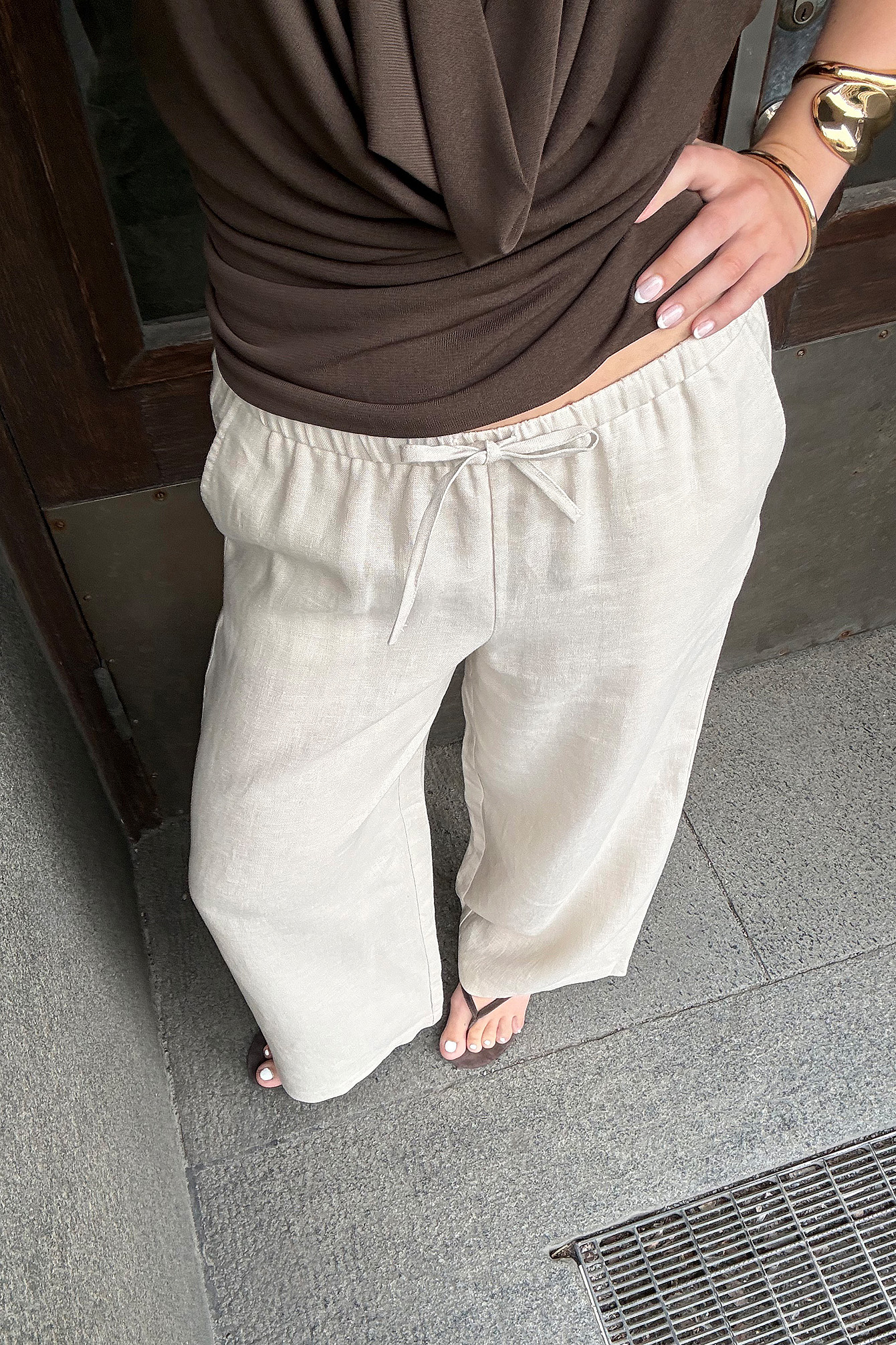 Drawstring linen pants beige — byxor med fickor från NA-KD