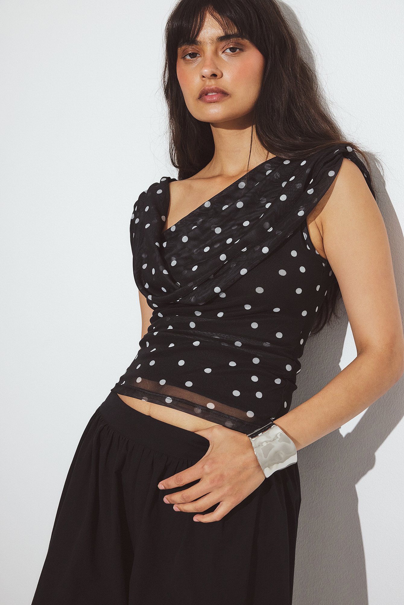 NA-KD Top Camicia Donna Con Spalle Imbottite E Scollo Alto - Vestibilità Dritta