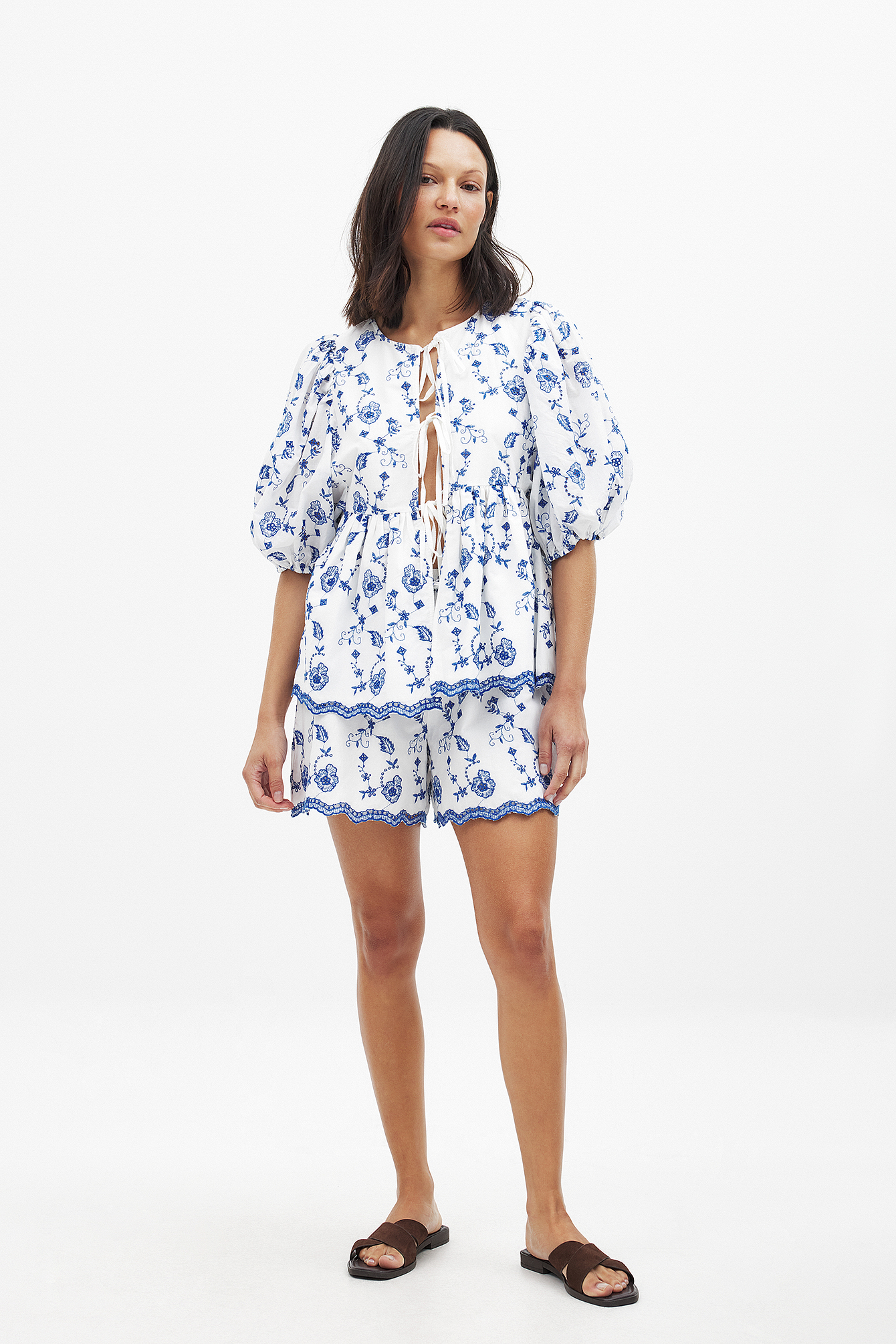 Embroidered Contrast Tie Front Blouse - Blouses - Multicolor - EU 32 - NA-KD / NAKD