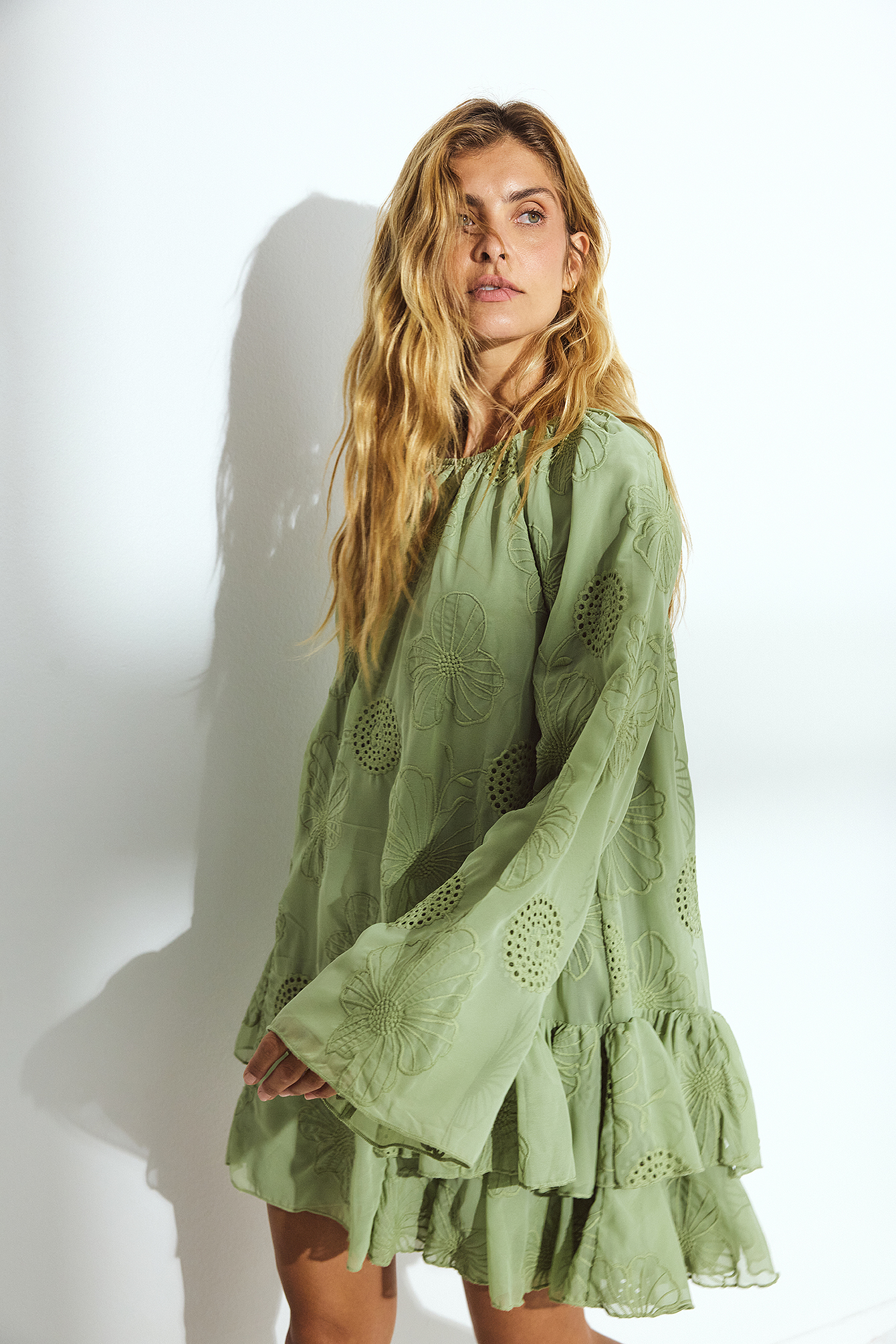 NA-KD Mini-Volumen-Kleid mit Stickerei - Chiffonkleider - Grün - EU 32 - NA-KD / NAKD