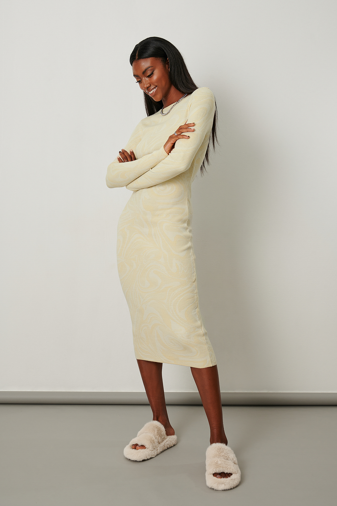 Abito in maglia a maniche lunghe Beige | na-kd.com