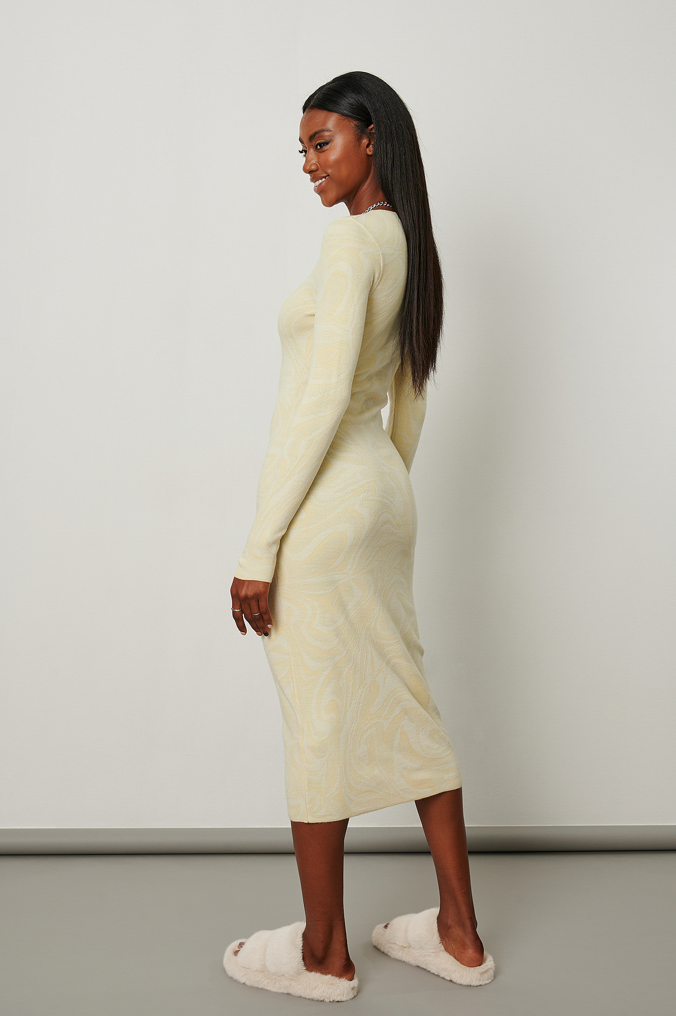 Abito in maglia a maniche lunghe Beige | na-kd.com