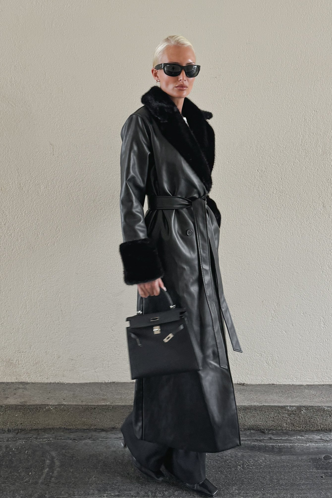 Lovisa Worge x NA-KD Abrigo de PU con detalle de piel sintética - Faux Fur Jackets & Coats - Black - EU 42 - NA-KD / NAKD