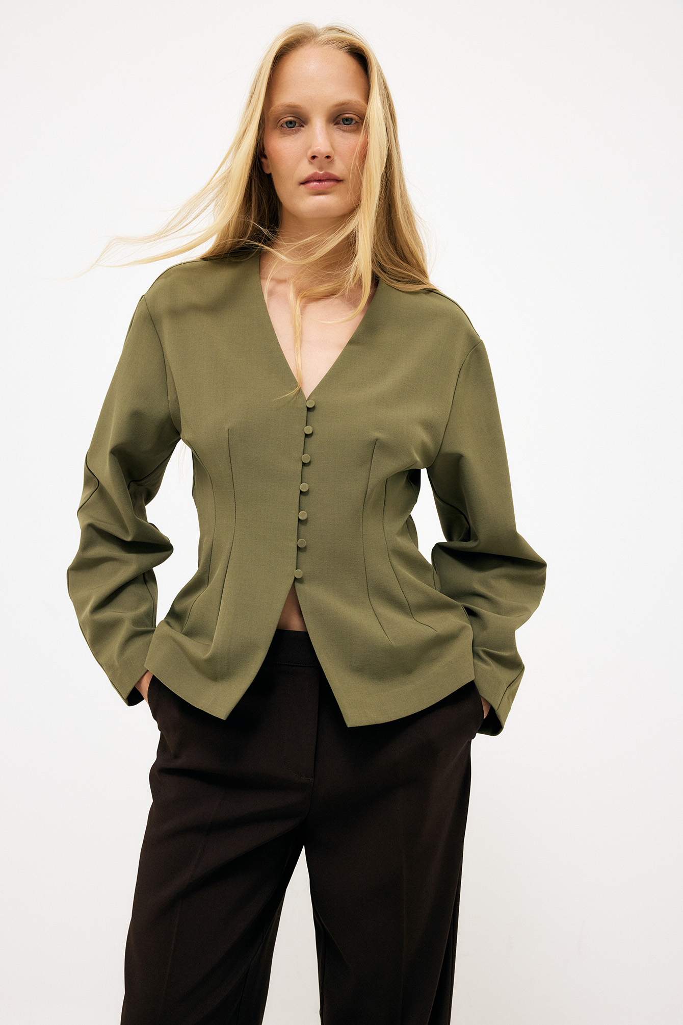 Blusa ajustada con botones en la parte delantera - Blusas - Green - 32 - NA-KD / NAKD