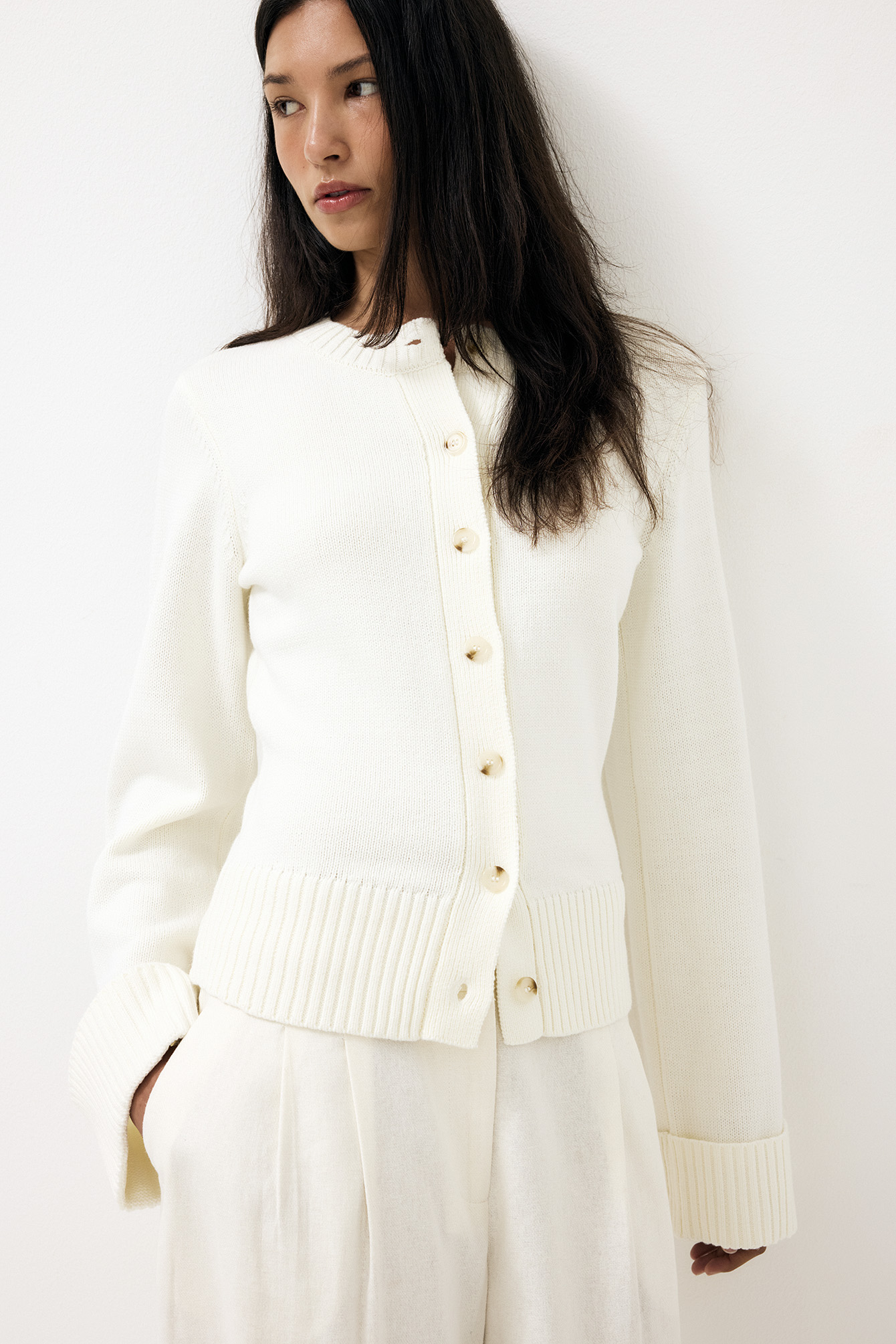 Fitted Round Neck Cardigan Offwhite | NA-KD