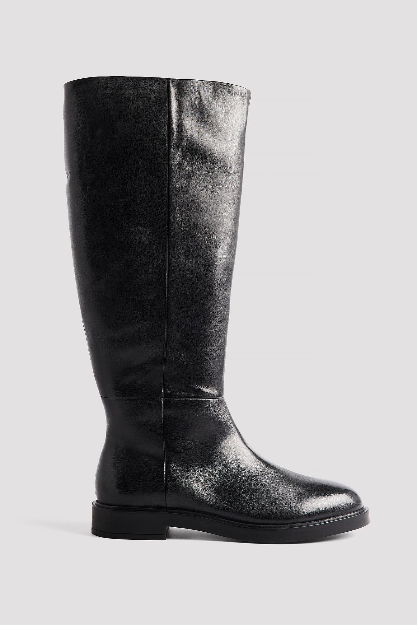 Billede af NA-KD Flade knæhøje støvler i læder - Black
