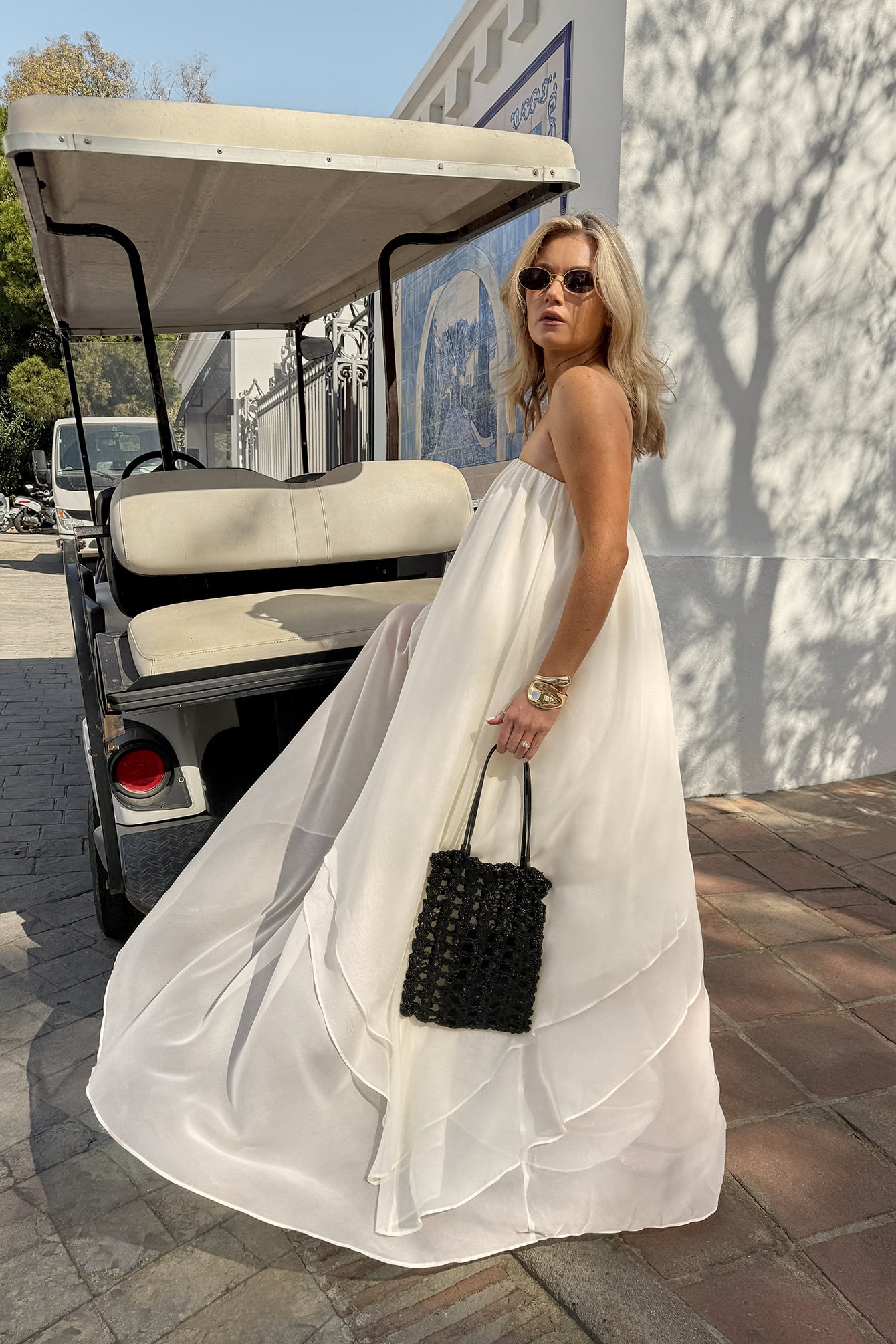 Flowy Asymmetrical Bandeau Dress Offwhite | NA-KD Flowy Asymmetrical Bandeau Dress Offwhite | NA-KD