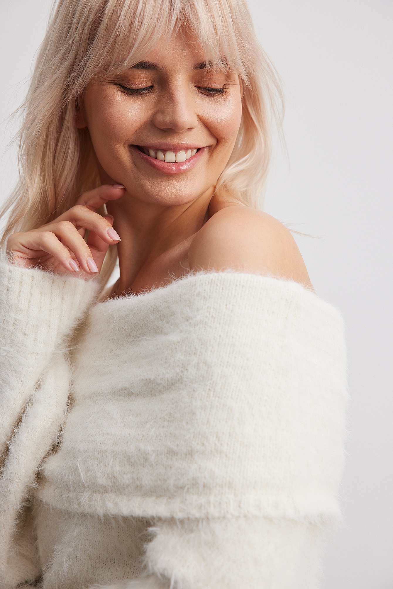Schulterfreier Strickpullover Mit Faltdetail Offwhite NA KD schulterfreier-strickpullover-mit-faltdetail-offwhite-na-kd