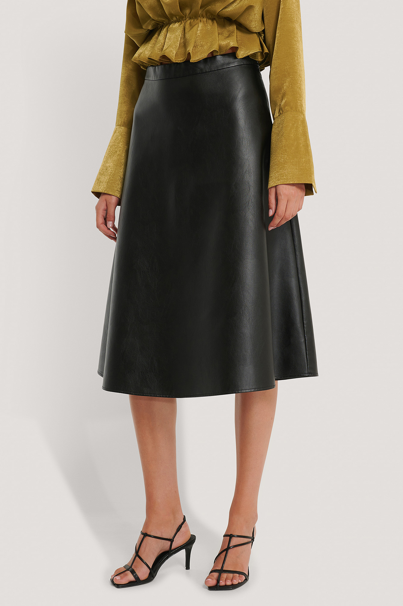 NA-KD Leder Trend Quilted PU Midi Skirt in Schwarz Damen Bekleidung Röcke Mittellange Röcke 