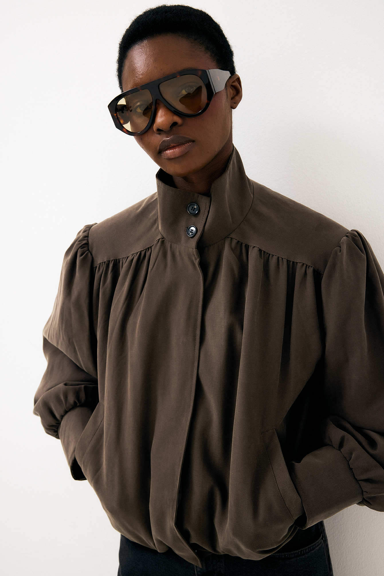 Clore + クロレ　Airy Soft-Sheer Blouson High Neck Flowy Jacket Brown | NA-KD