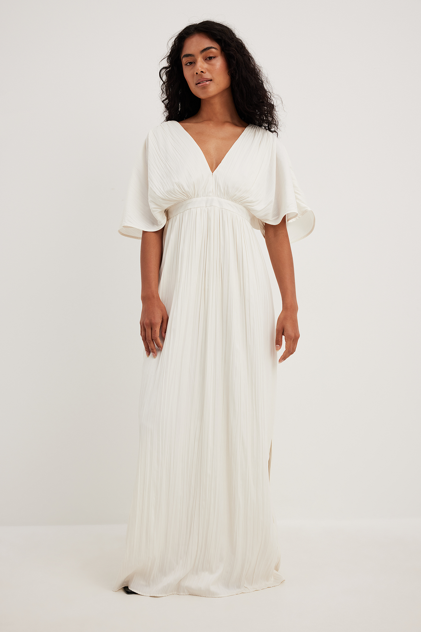 High Slit Flowy Maxi Dress Offwhite | NA-KD High Slit Flowy Maxi Dress Offwhite | NA-KD