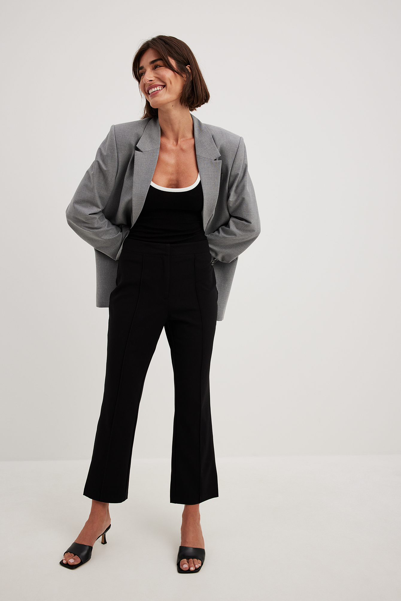 High Waist Fitted Seamline Cropped Pants Black NA-KD