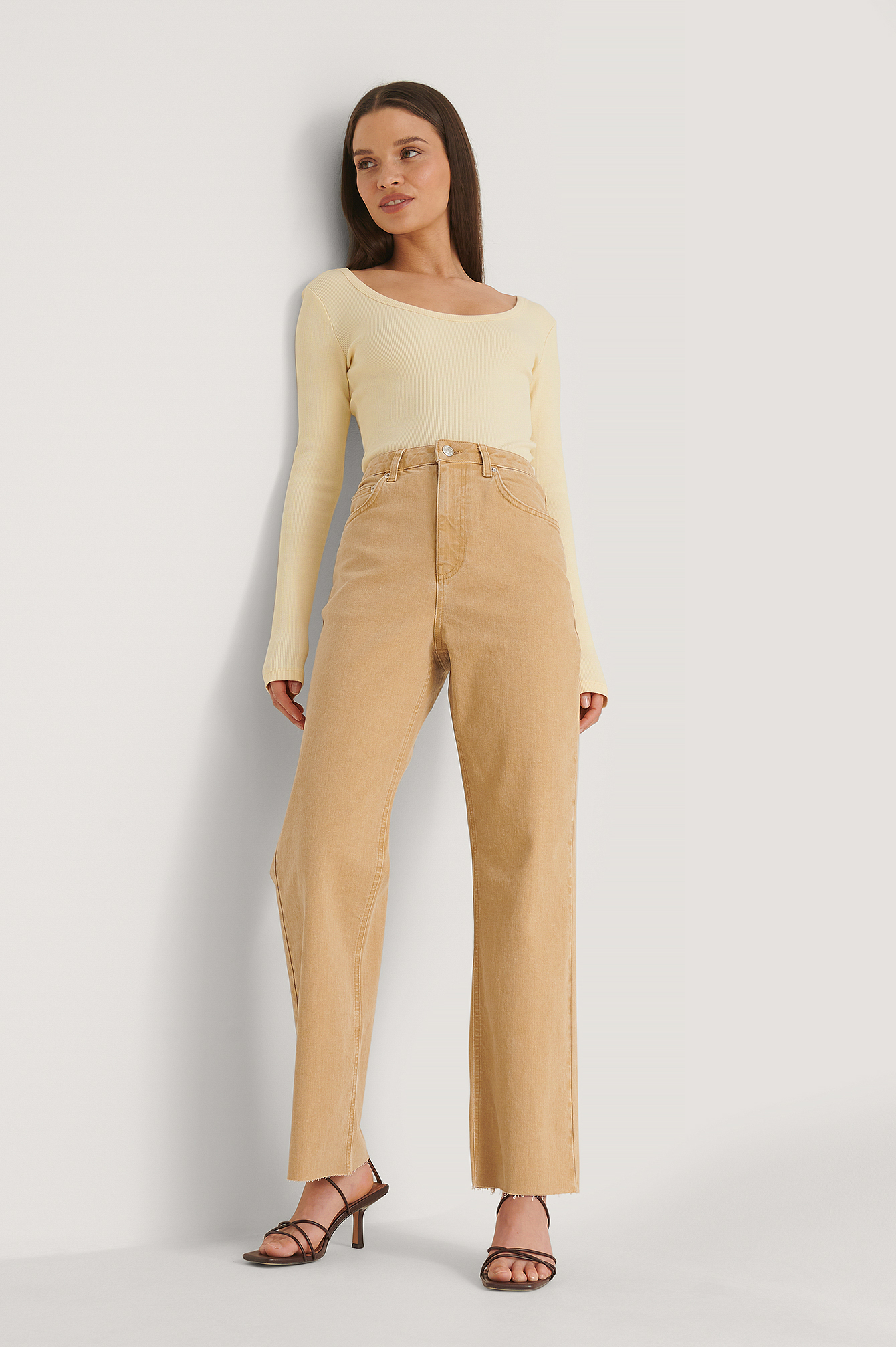 Vaqueros rectos de color y de talle alto orgánicos Beige | na-kd.com