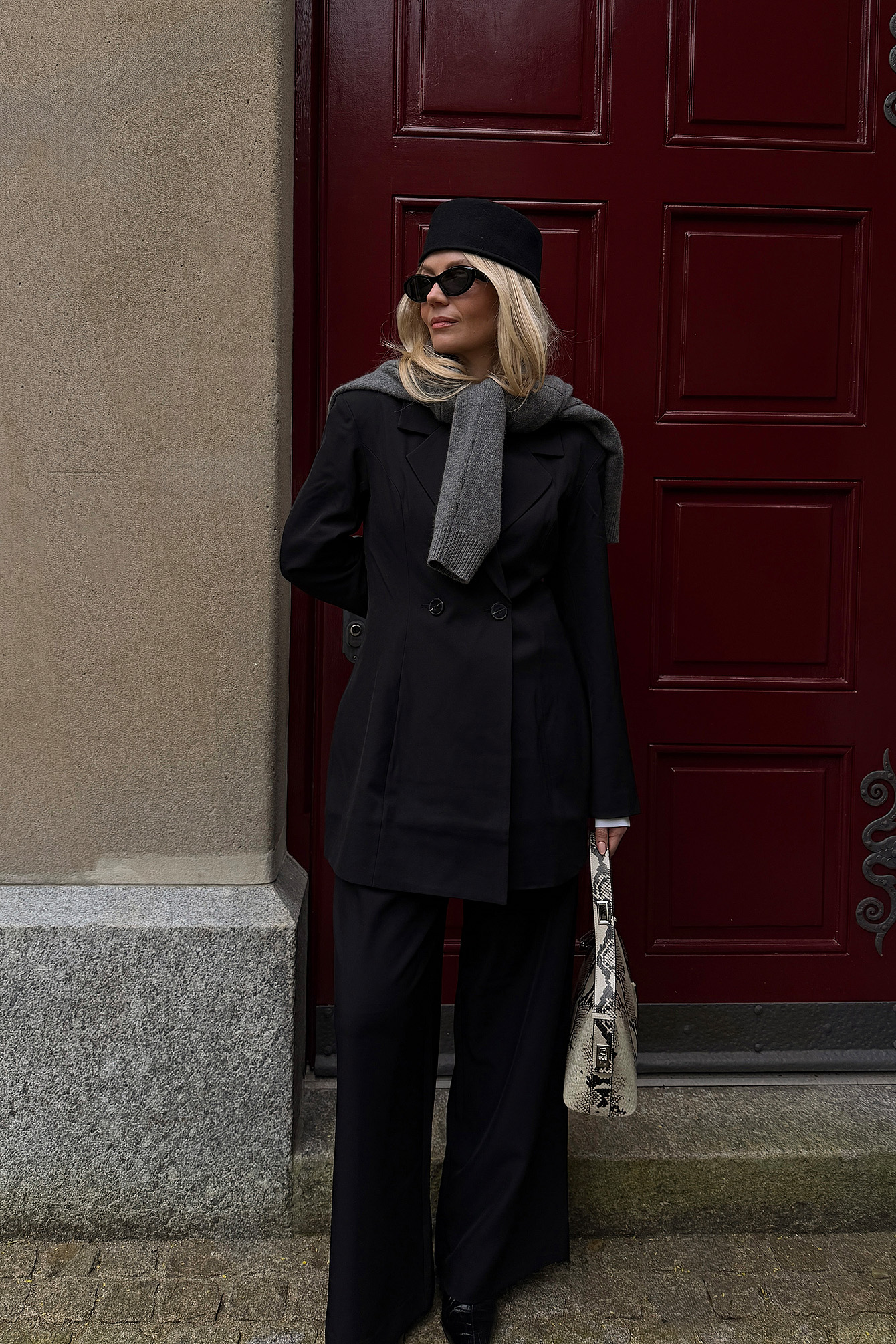 Mid waist wide leg pants black — byxor med fickor från NA-KD