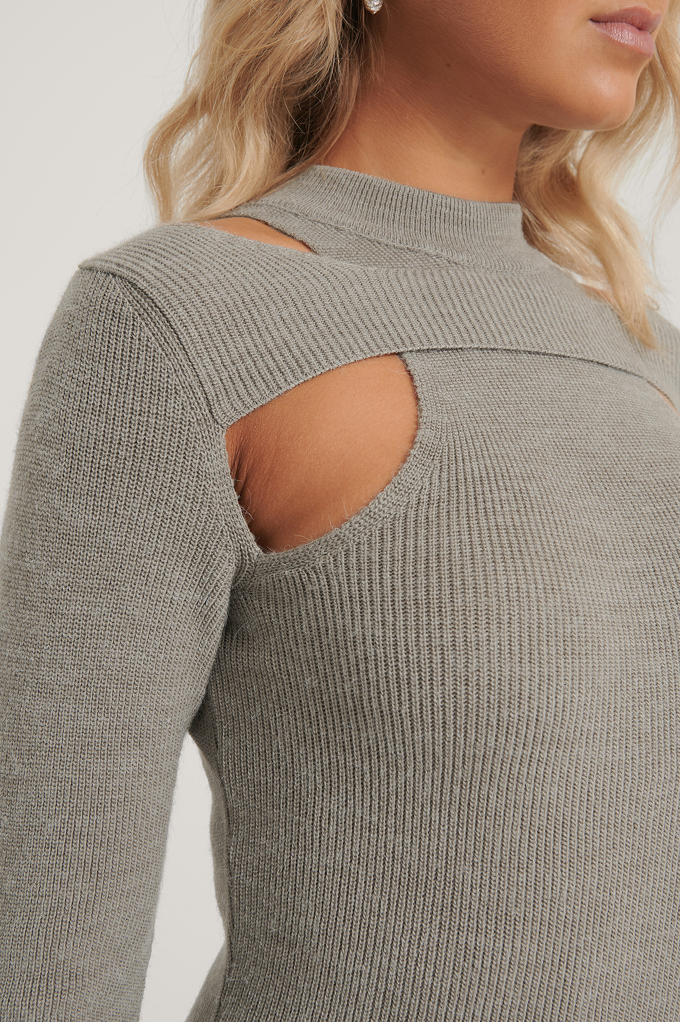 ISHA VAN DIJK X NA-KD CUT OUT DRESS - BEIGE