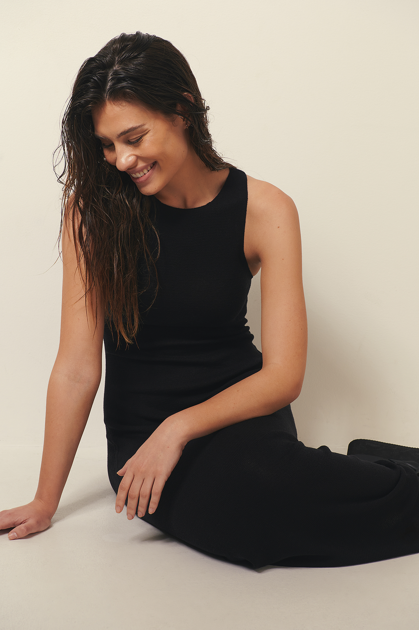 Abito lungo a canotta halter Nero | na-kd.com