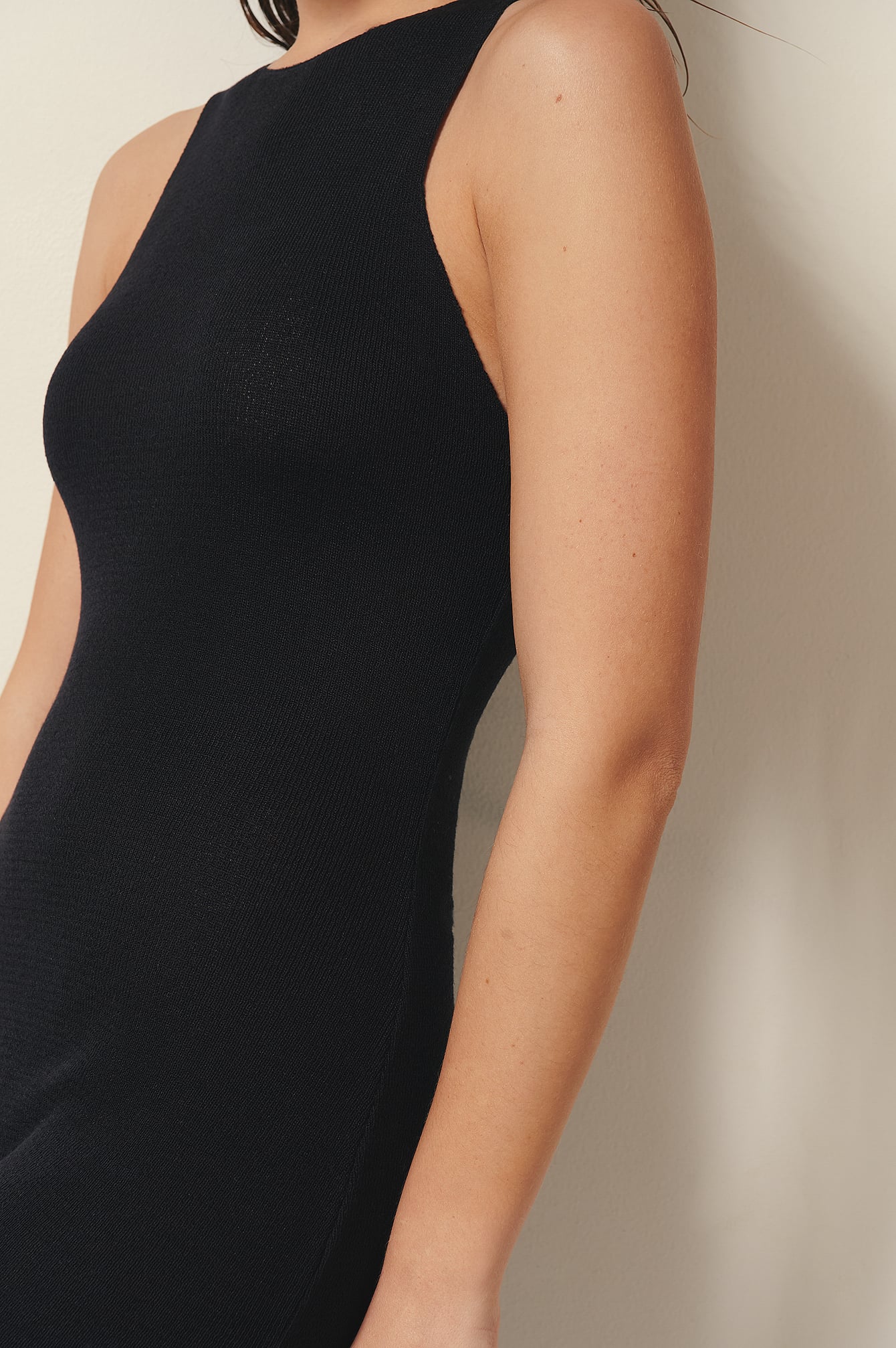 Abito lungo a canotta halter Nero | na-kd.com