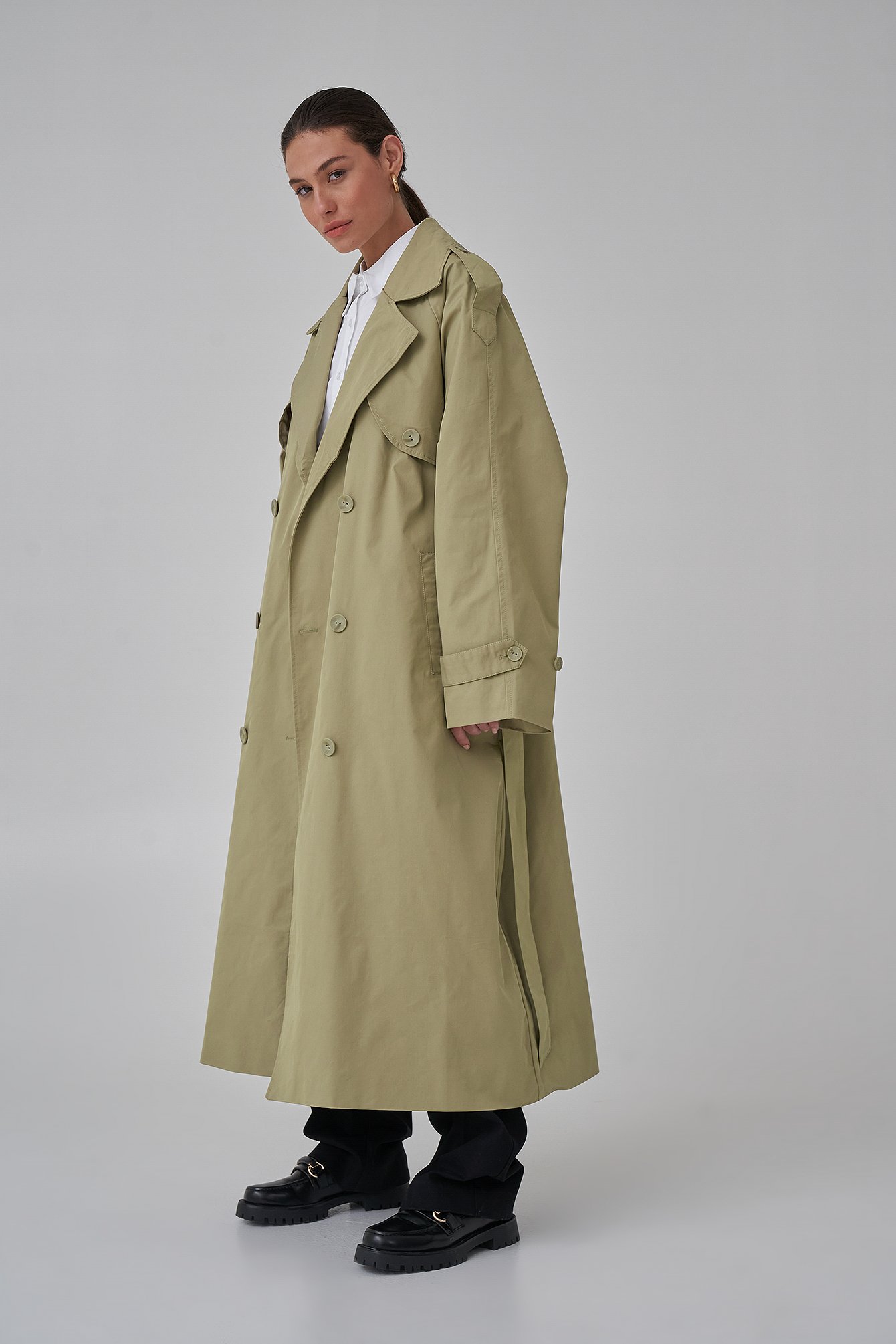 trenchcoat green