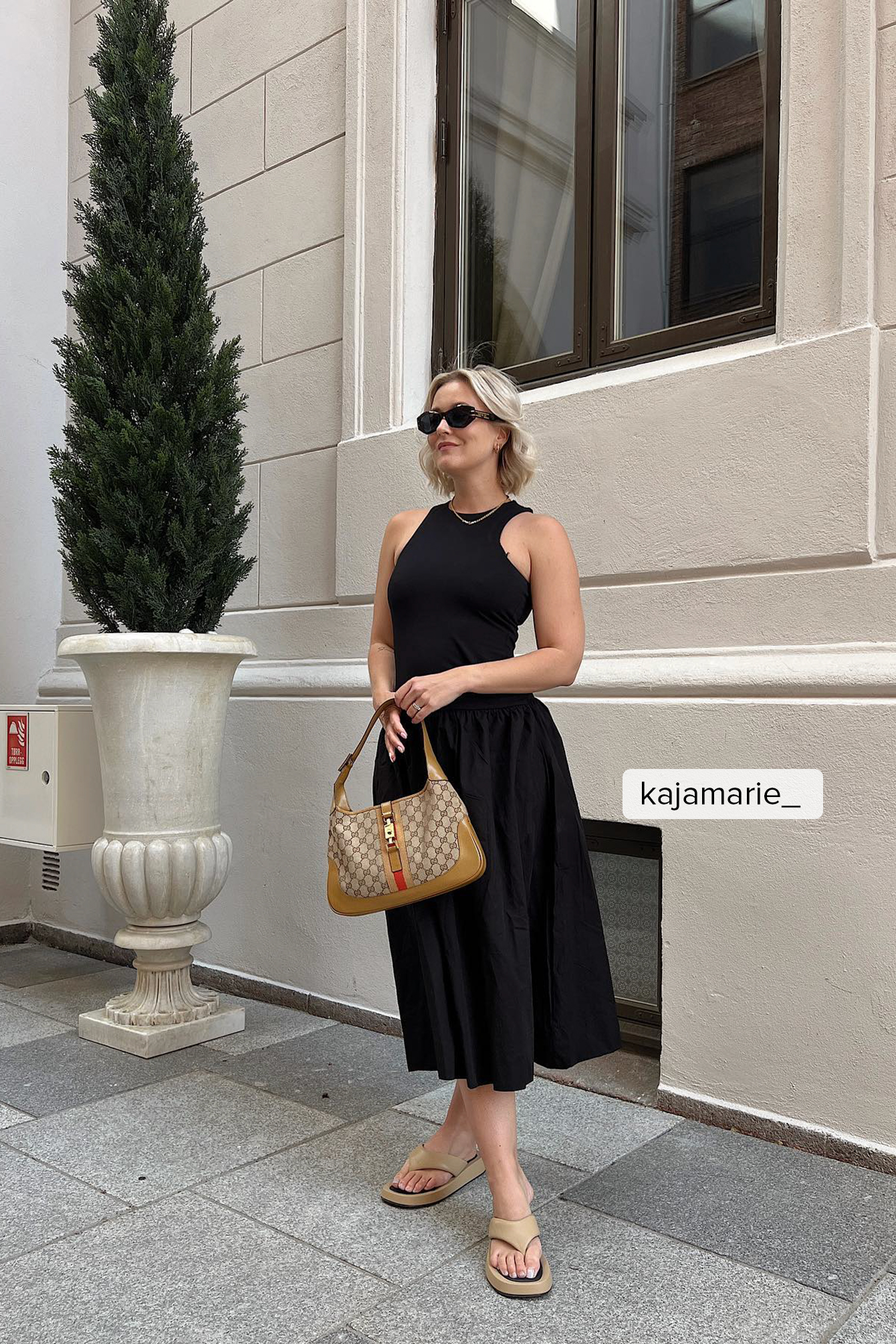 Voluminös maxiklänning Svart NAKD