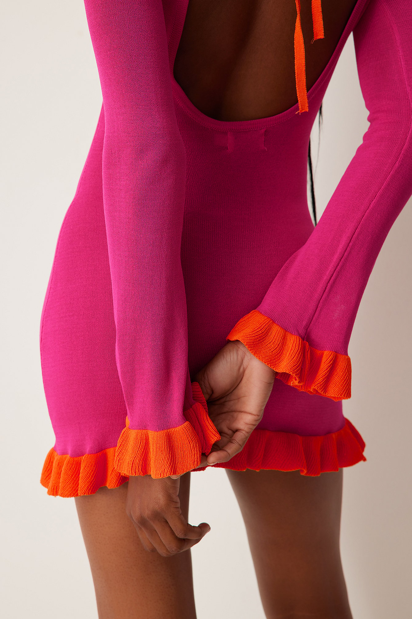 Pink/Orange Strikket kjole med rysjer